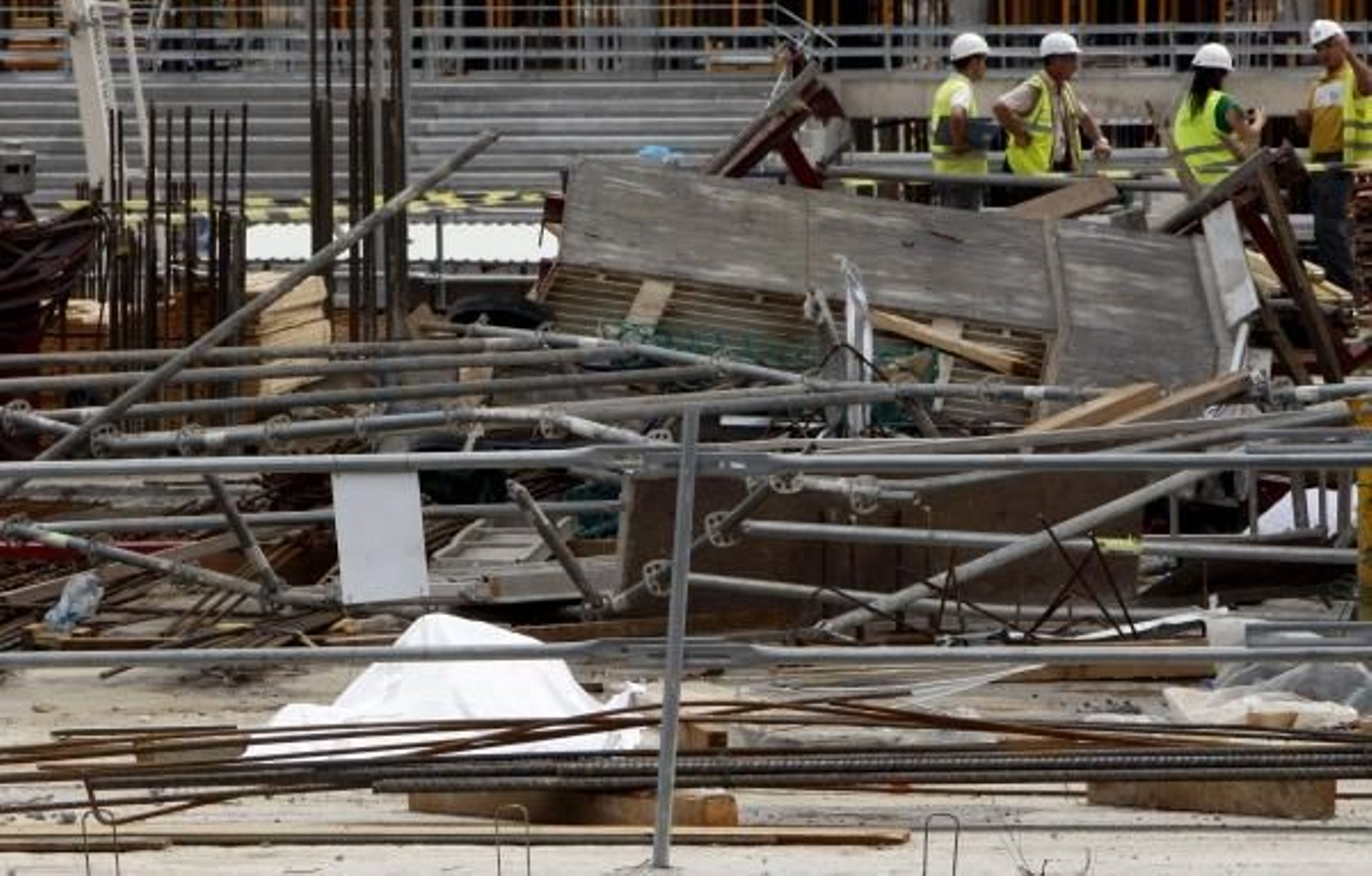 Cuerpo sin vida de uno de los operarios fallecidos.