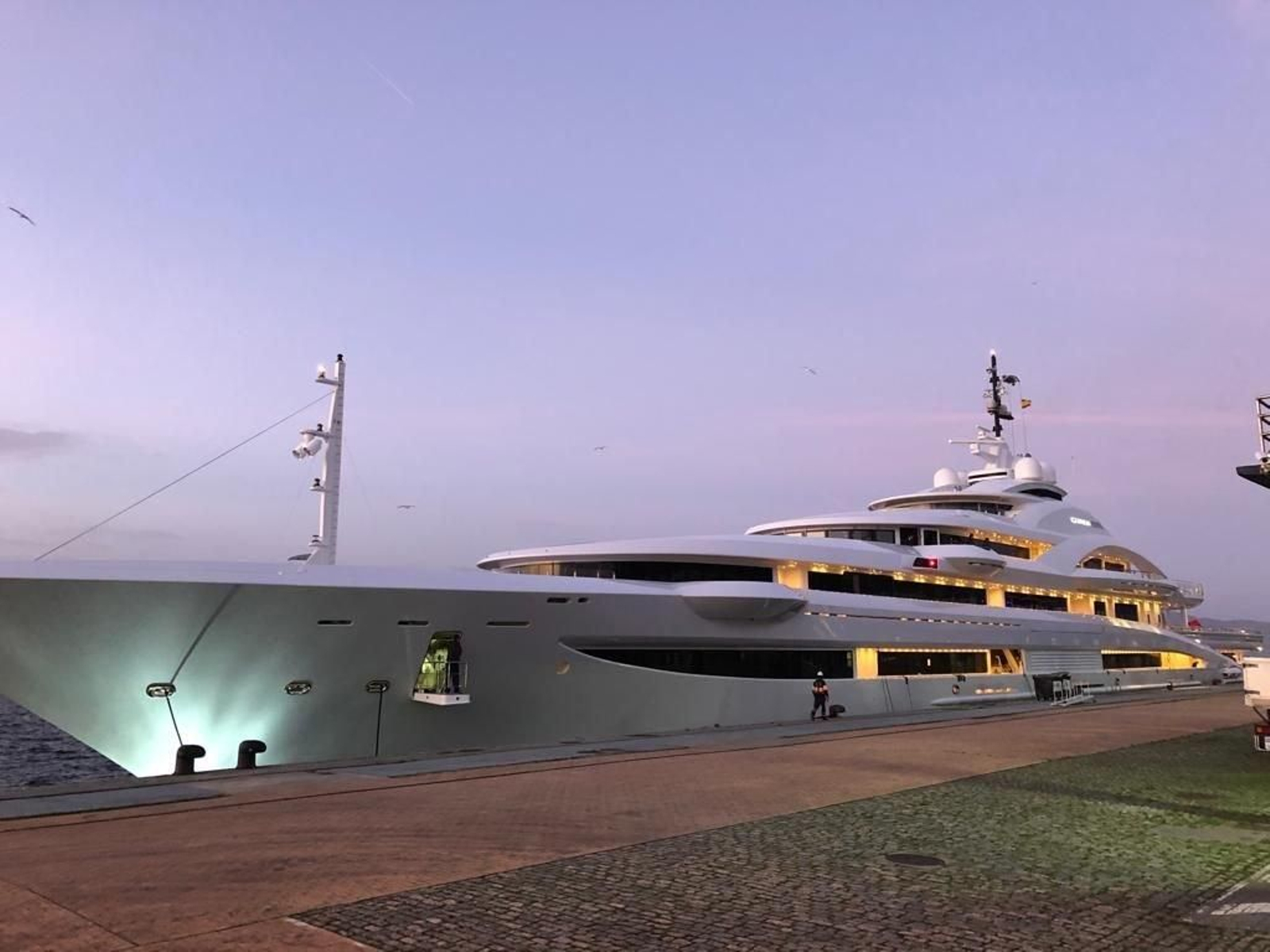 Un yate de 125 metros desde Abu Dabhi