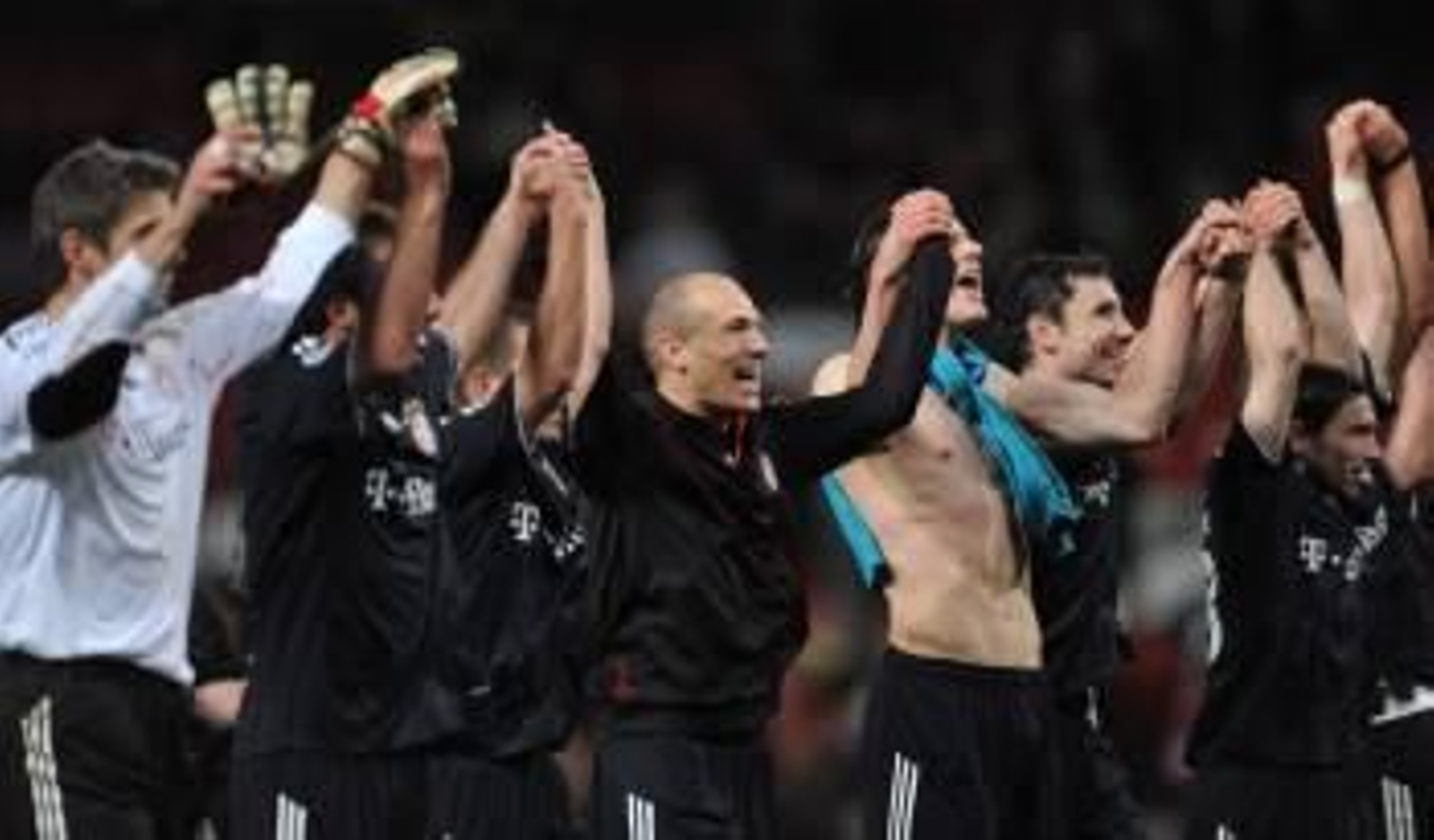 Los jugadores del Bayern celebran su pase.