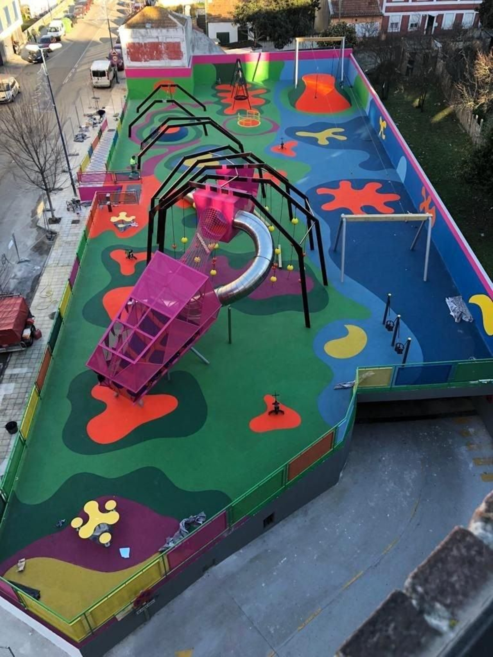 Vista aérea del nuevo macroparque infantil de Pedro Alvarado en Teis.