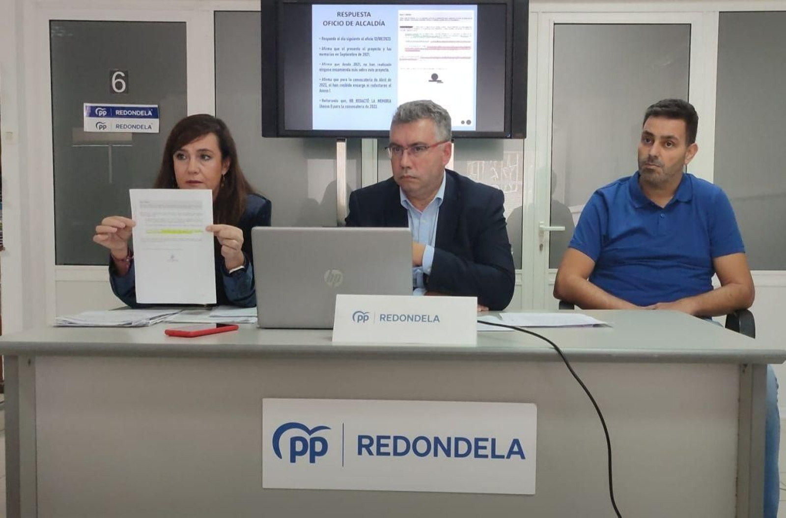 La concejala Ana Alonso sostiene el documento irregular, señalado por Javier Bas.