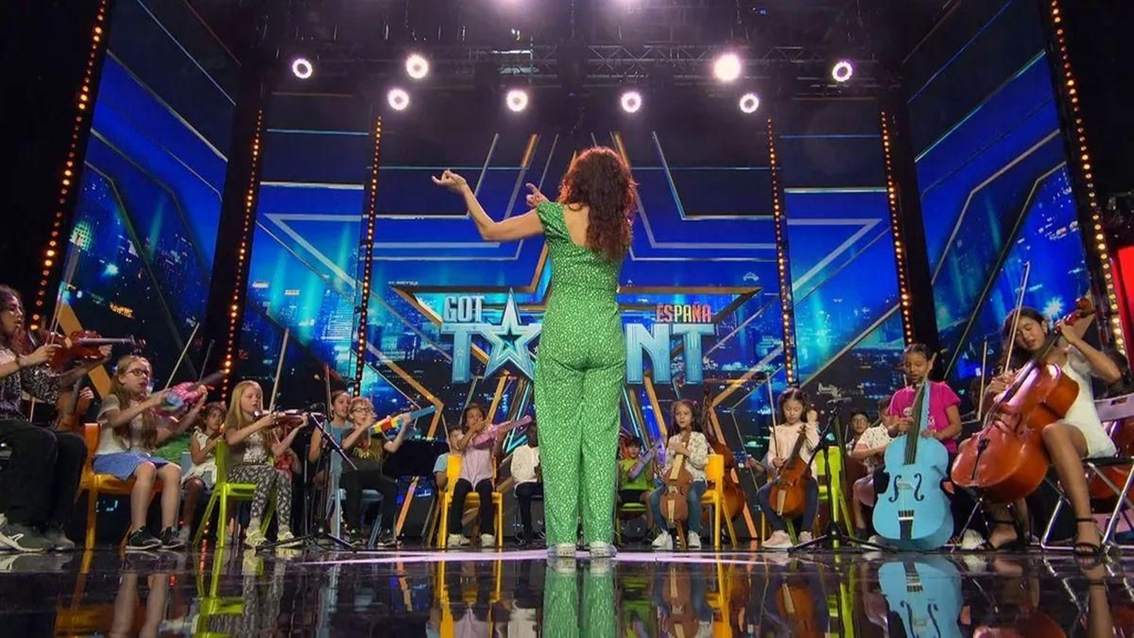 La orquesta ‘Son das Flores’, dirigida por su profesora Sandra Fernández en el programa.