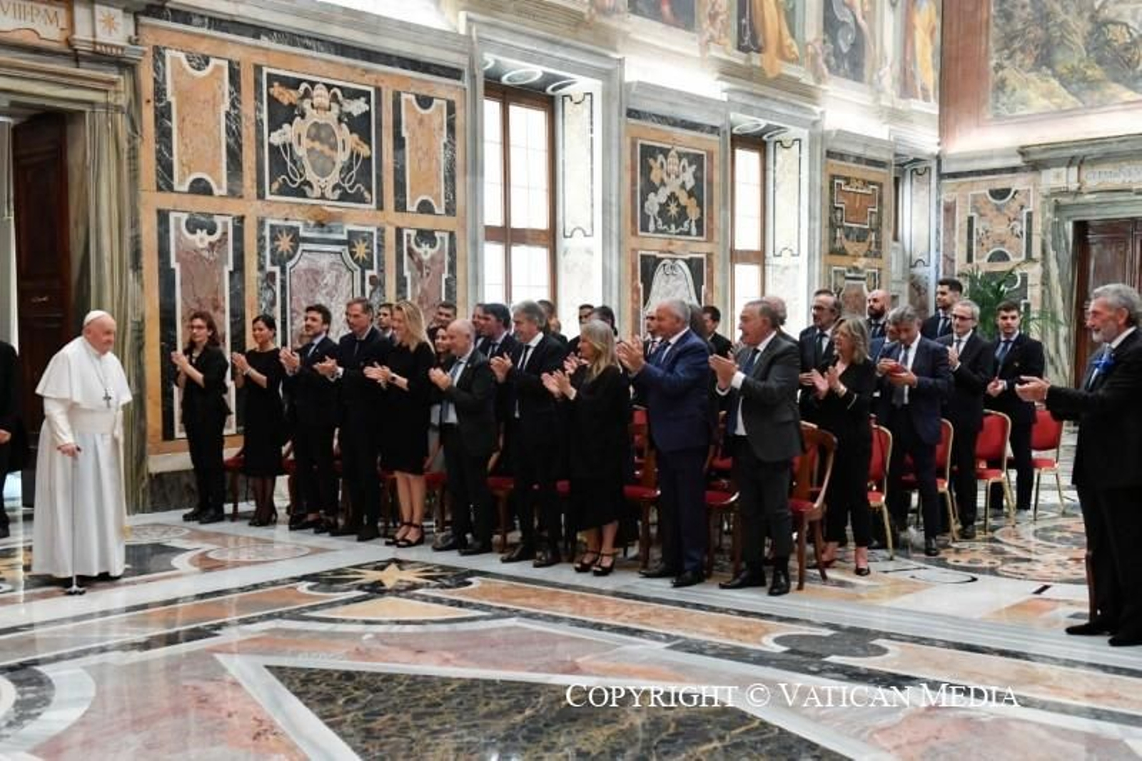 El Papa Francisco recibe al Celta en el Vaticano. // Vatican Media