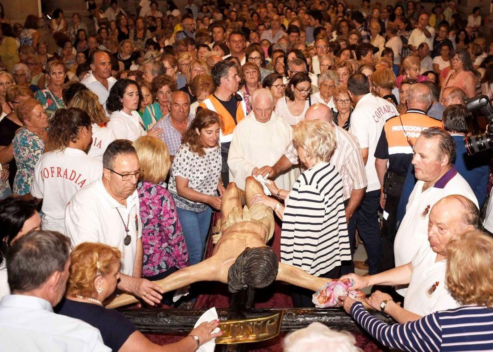El Descendimiento atrae cada vez a más fieles a la Concatedral.