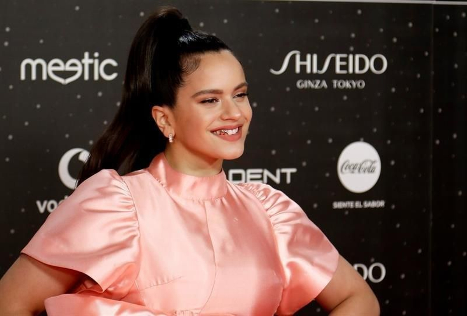 La cantante Rosalía a su llegada a la alfombra roja de los premios "40 Music Awards"