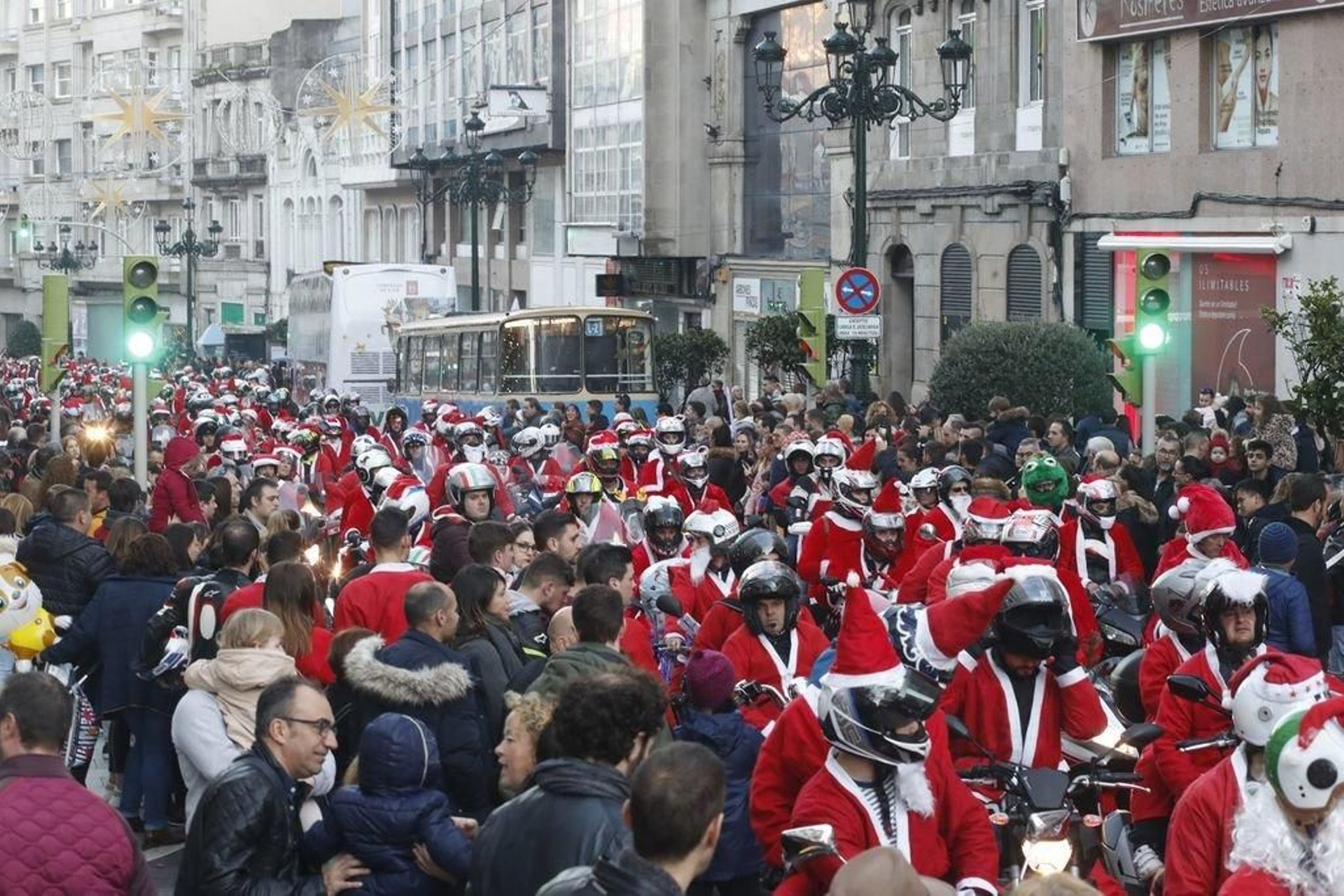 La papanoelada motera toma las calles de Vigo 57