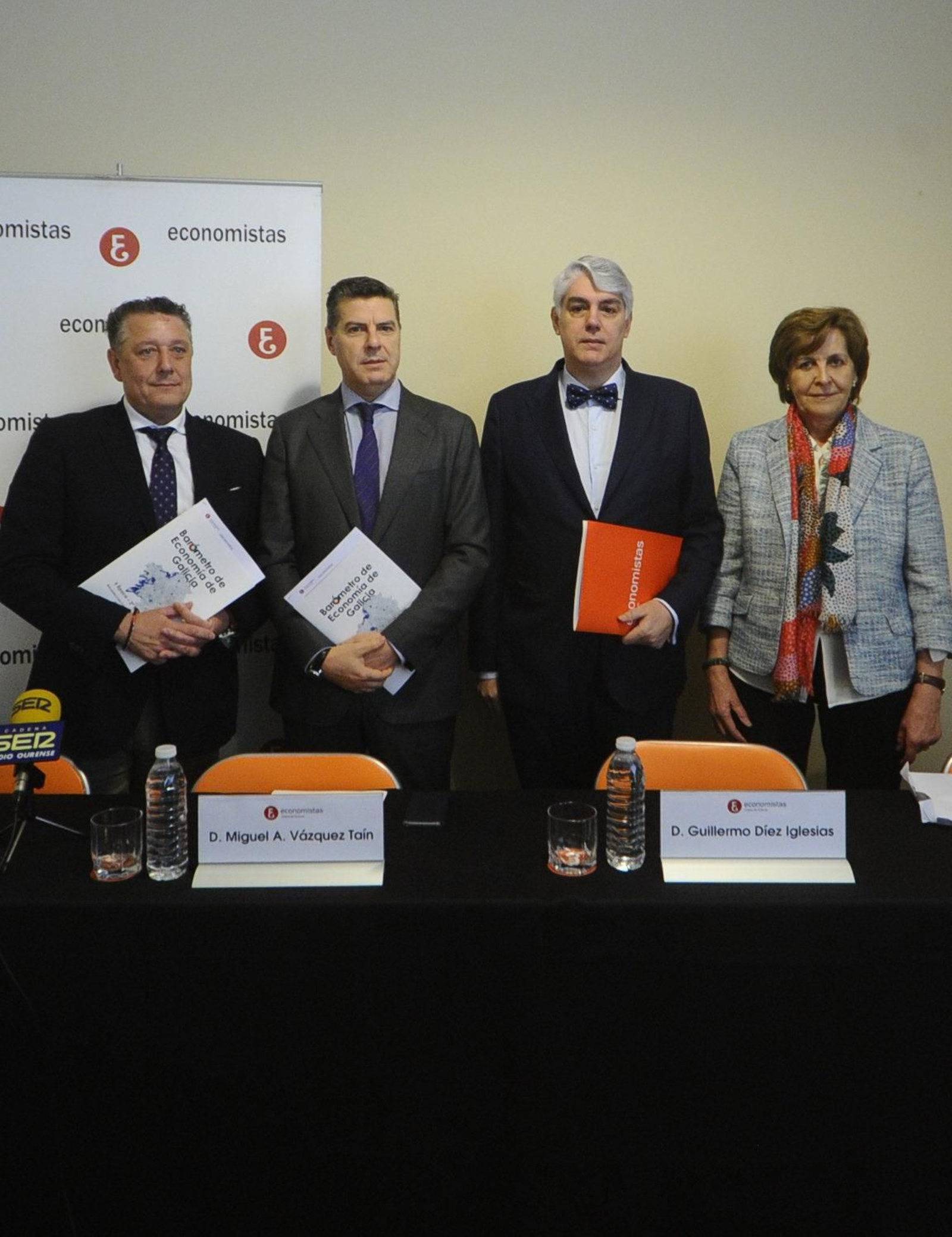 Venancio Salcines, Miguel Vázquez Taín, Guillermo Díez y María Jesús Freire, ayer en el acto.