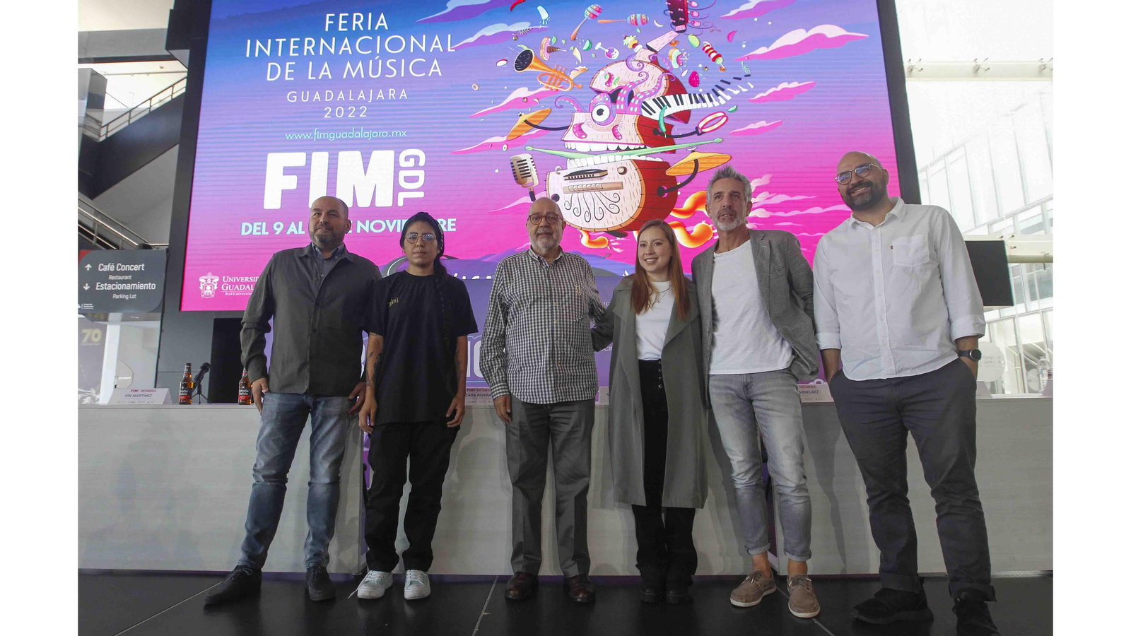 El director de PortAmérica España, Kin Martínez (i),  la chef mexicana, Xrysw Ruelas (2-i), el coordinador de Música Cultural de la Universidad de Guadalajara, Sergio Félix (3-i), la Artist & Label Partnerships de MX Spotify, Kaori Takiguchi (3-d), el chef español, José Solla (2-d) y el director de la Feria Internacional de la Música  (FIM) Guadalajara, Sergio Arbeláez (d) posan durante una rueda de prensa para presentar el programa del festival PortAmérica, en la ciudad de Guadalajara (México). EFE/Francisco Guasco