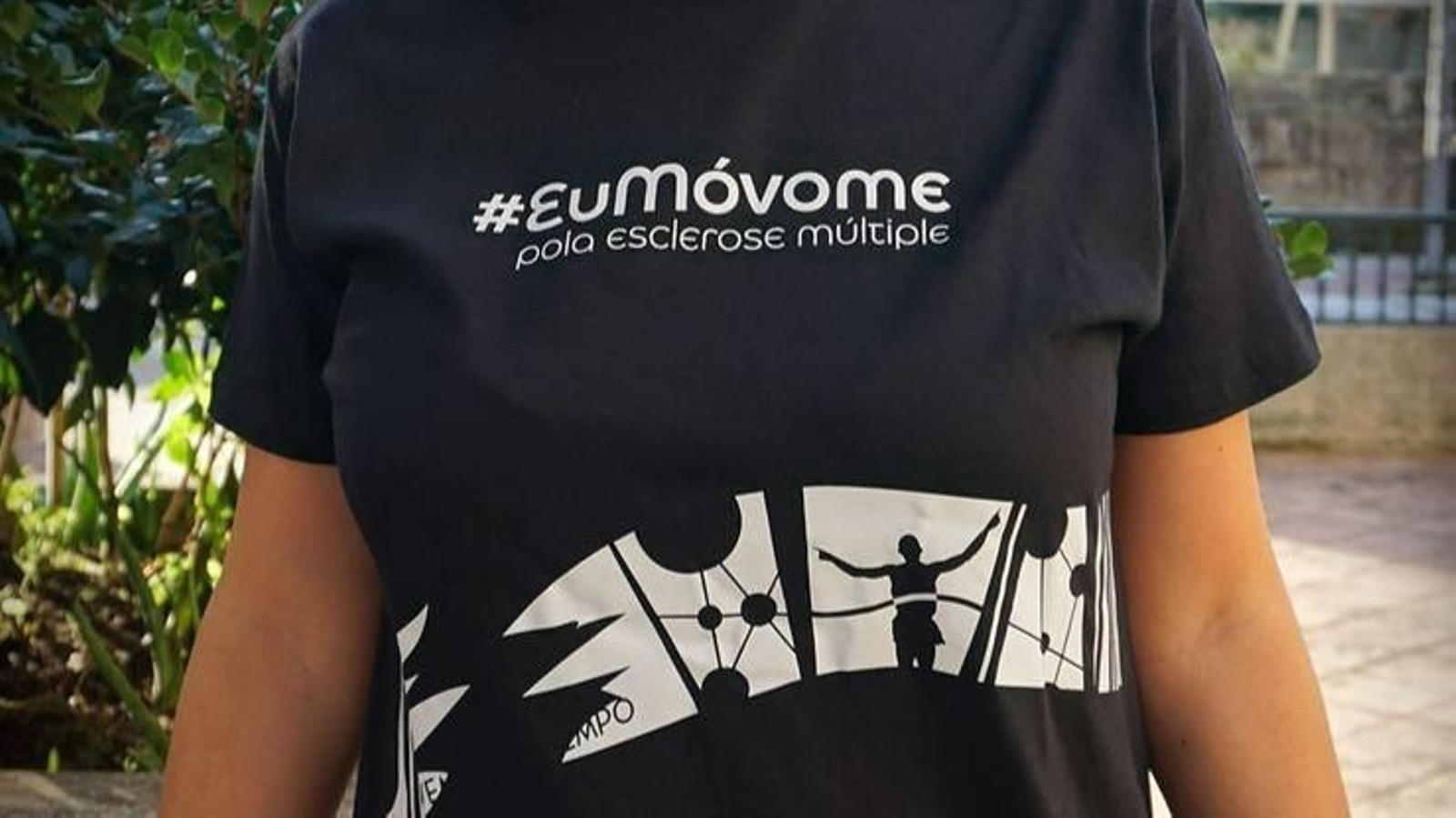 En la imagen, la camiseta de la carrera virtual.