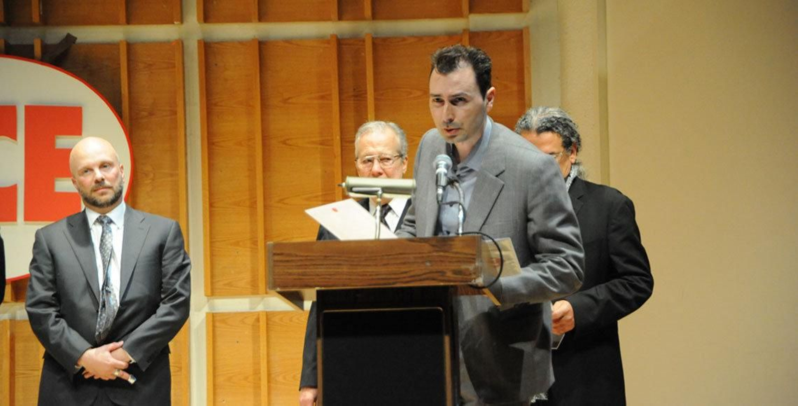 Artur Balder recoge el galardón concedido a "Little Spain".