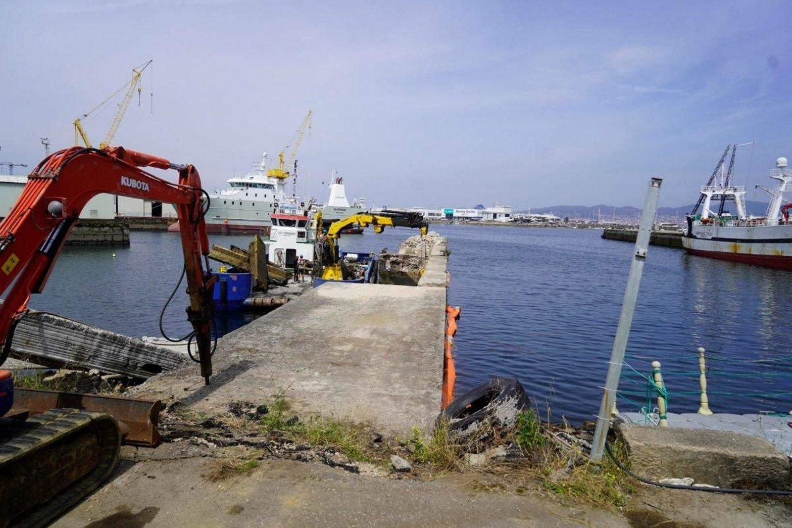 El pantalán 5 de Beiramar, en obras para el muelle deportivo.