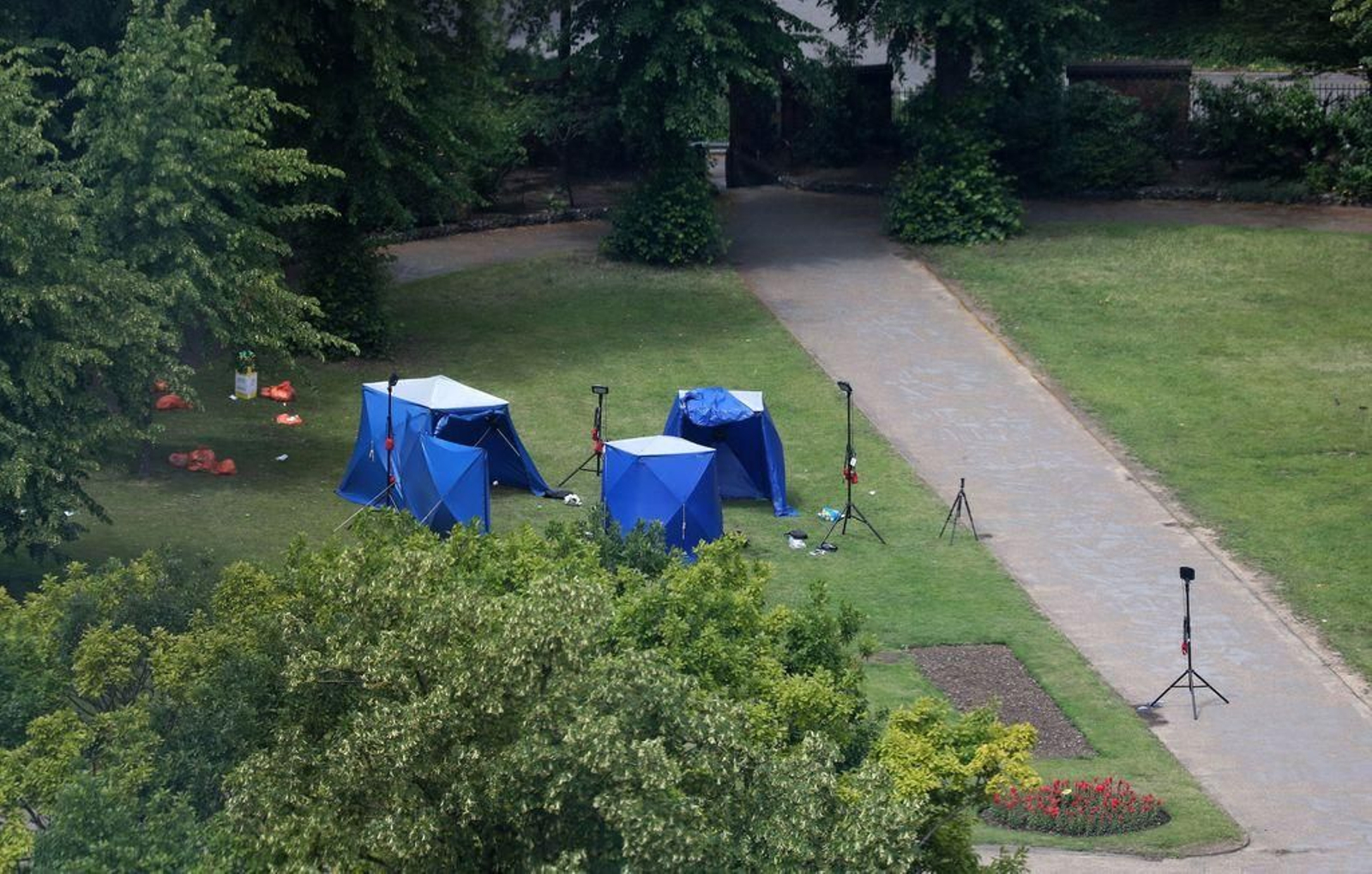 Lugar donde se produjeron los ataques en el parque de Forbury Gardens de Reading.