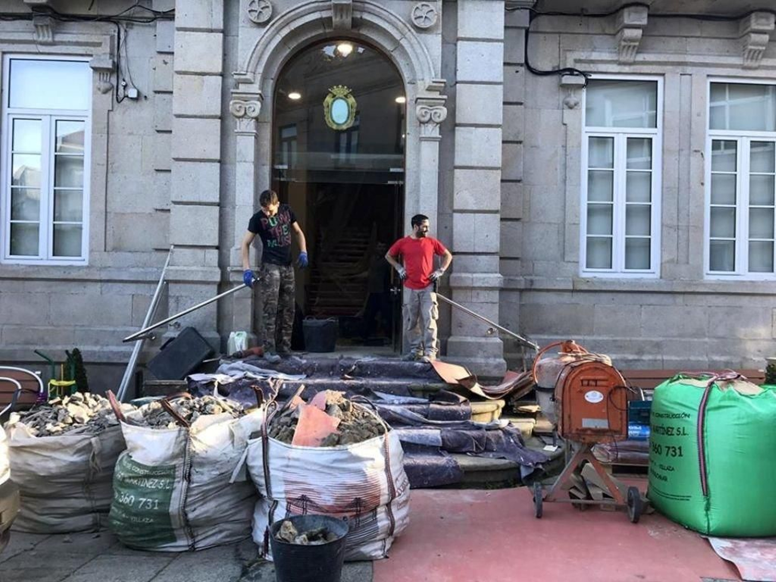 Además de mejorar la planta baja se remodelará la escalinata principal.