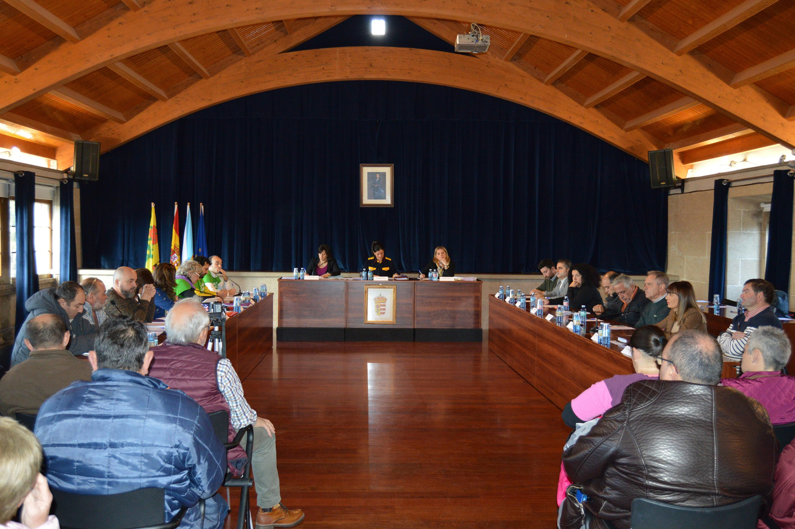 Sesión plenaria celebrada ayer en el Pazo de Mos para aprobar el inventario de caminos.