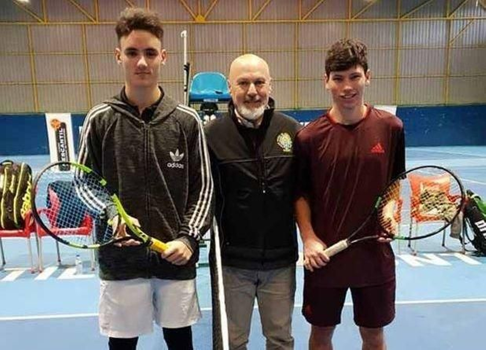 Tomás Currás (derecha) junto a David Cao, su rival en la semifinal.