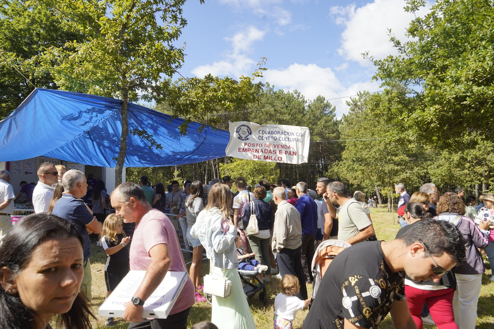 Ambiente en la Romaría do Pan de Millo en Cabral.