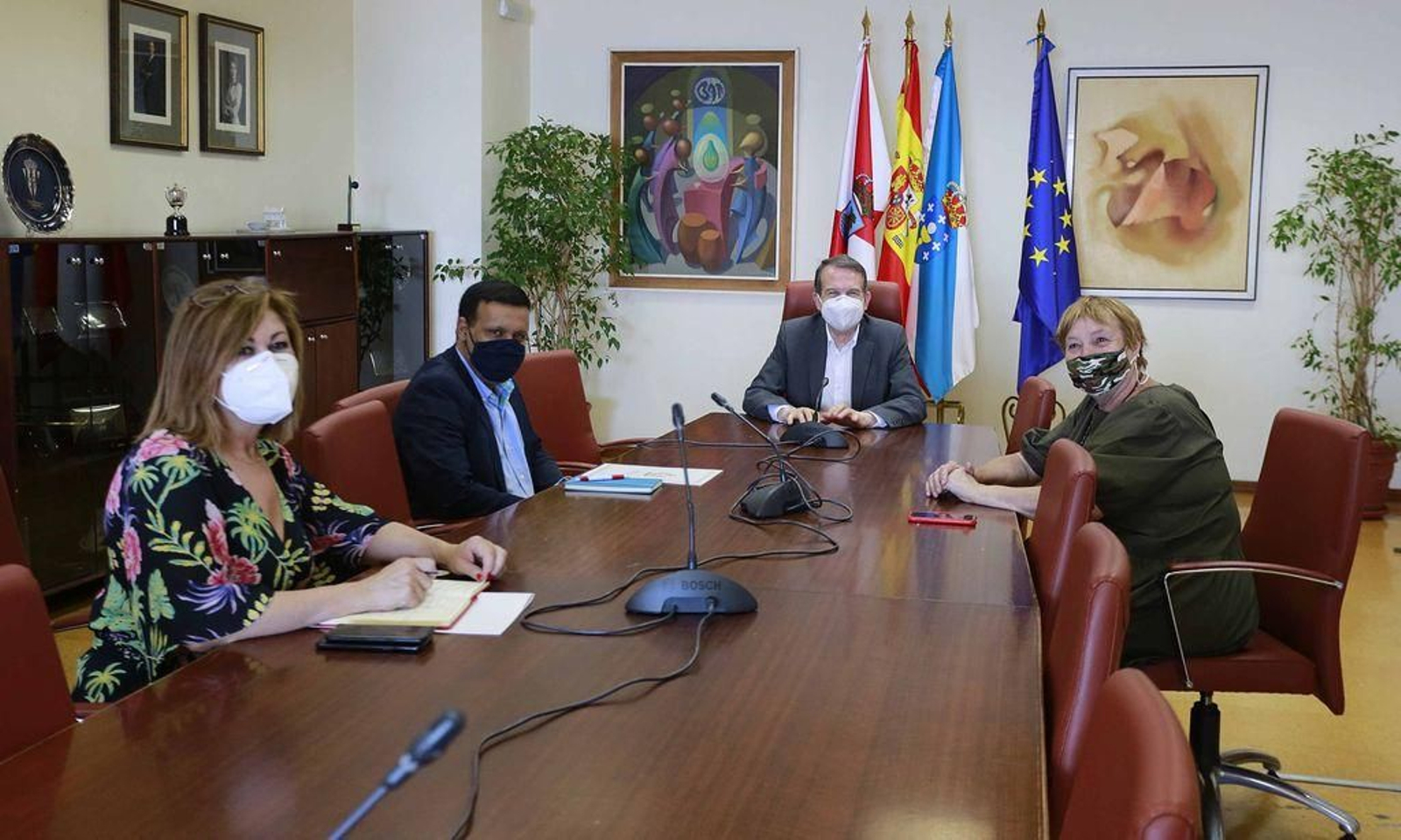 Caballero, con los miembros de Solidariedad co Pobo Saharaui.