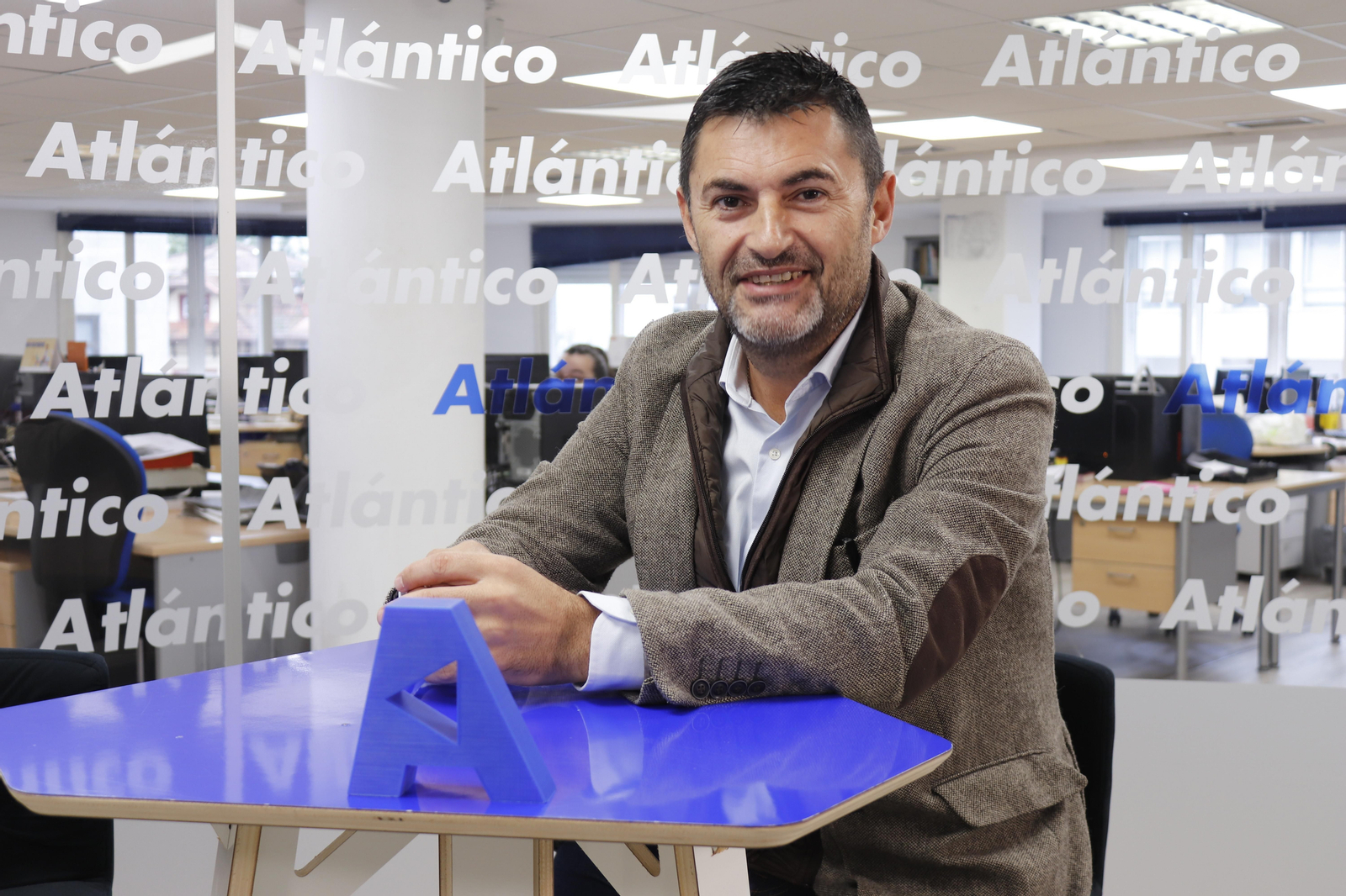 Abad en el set de Atlántico TV.