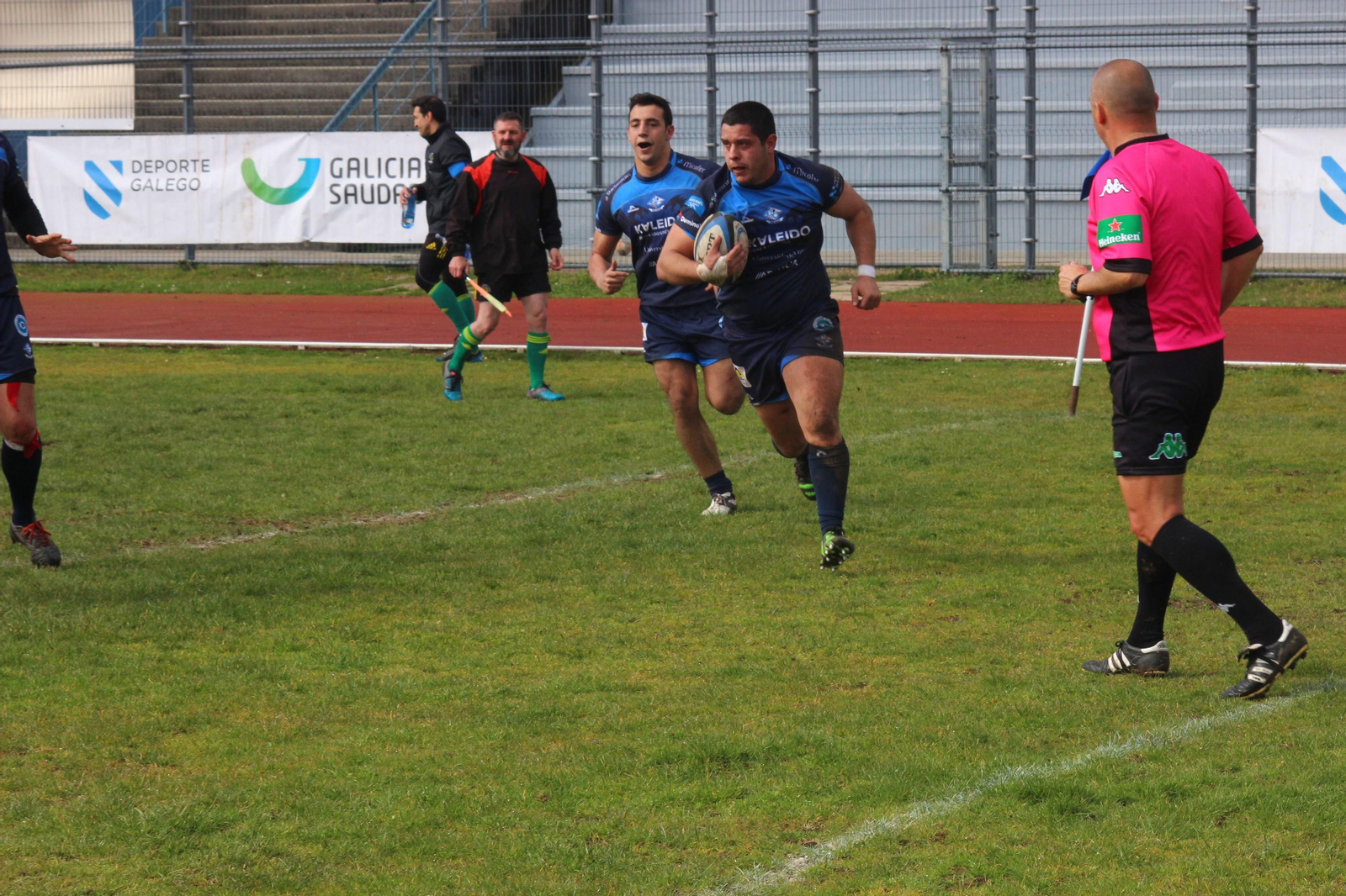 Tito Prieto se dispone a realizar un ensayo en un partido anterior.