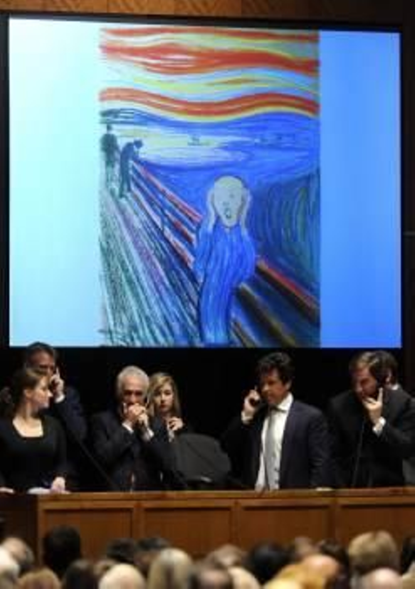 Un momento de la puja por el cuadro de Edward Munch. (Foto: ANDREW GOMBERT)