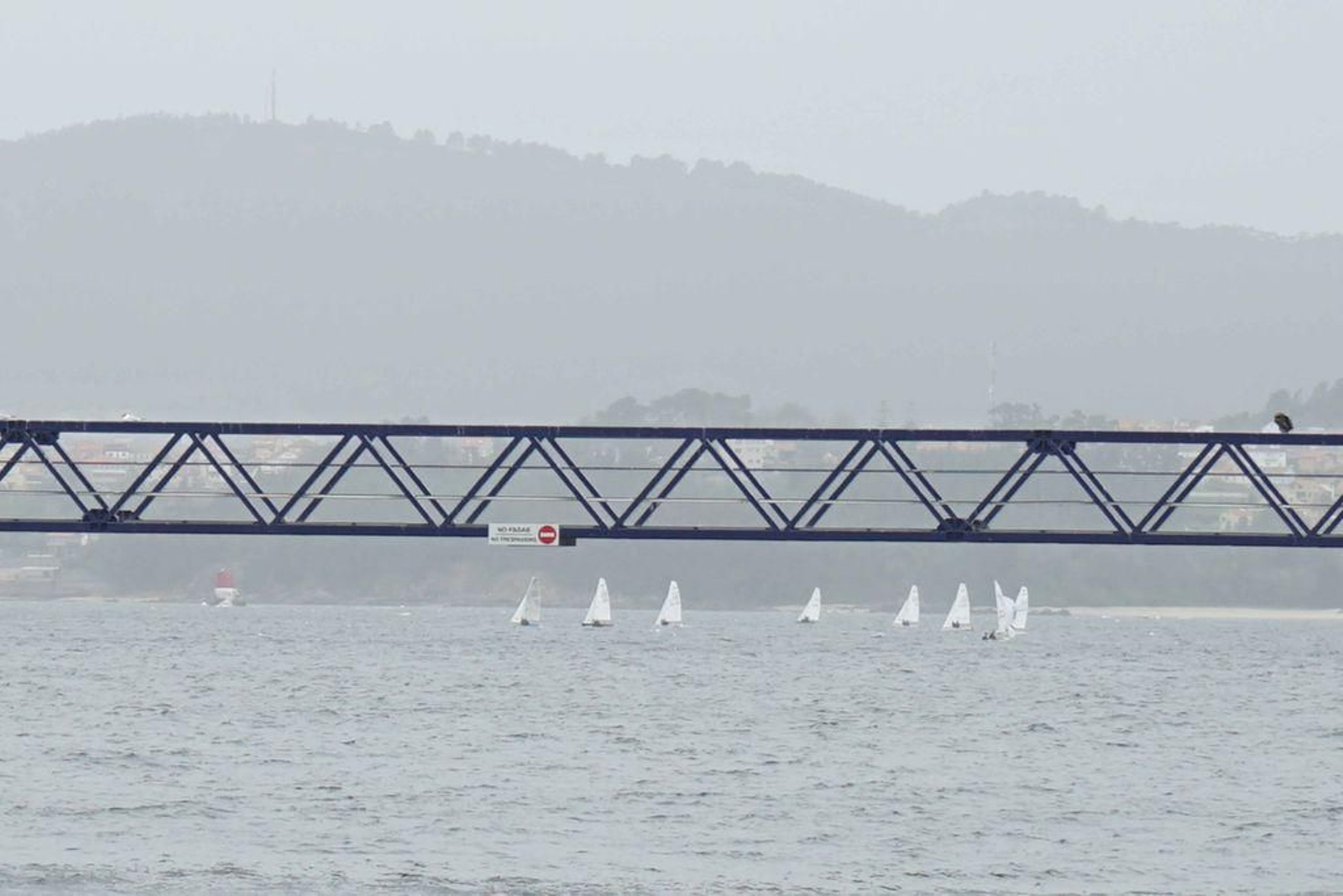 La regata reunió a unas 130 embarcaciones en la Ría de Vigo en un fin de semana con fuertes vientos.