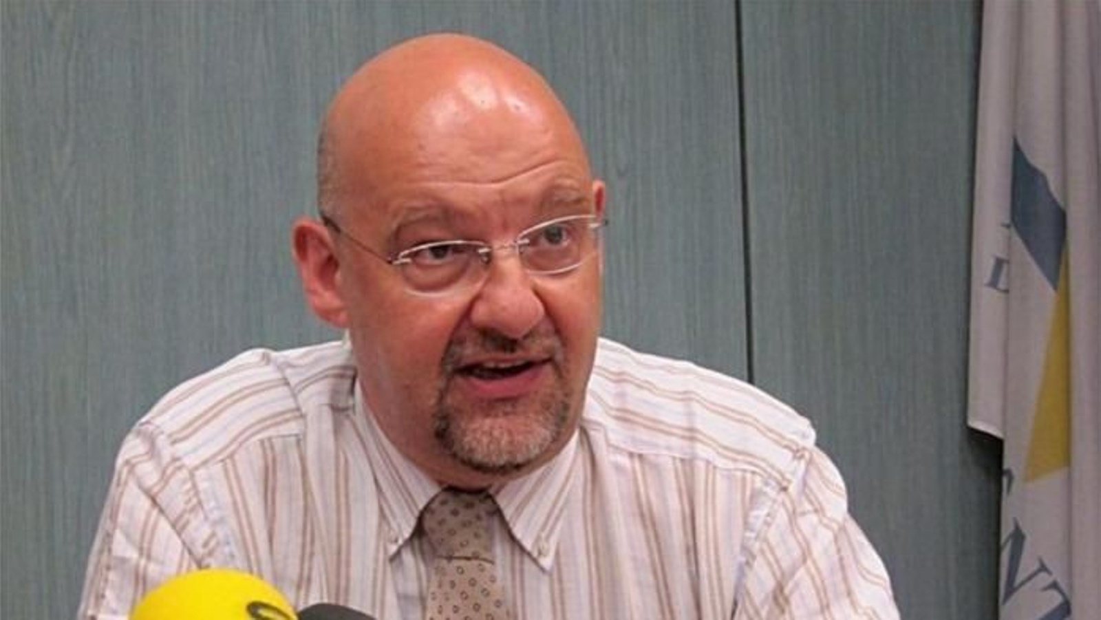 Xoán Vázquez Mao, secretario general del Eixo Atlántico, en una comparecencia ante los medios.