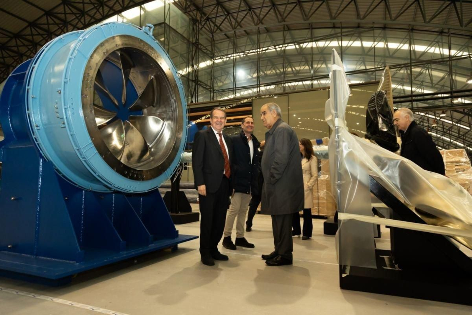 Abel Caballero visitó ayer el montaje de la feria Navalia en Ifevi.