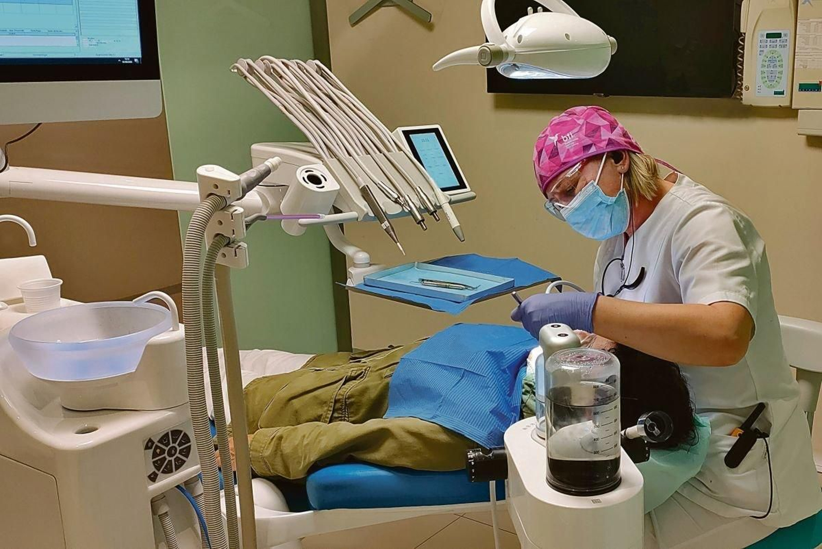 Un servicio dental realizado en la clínica Guitián.