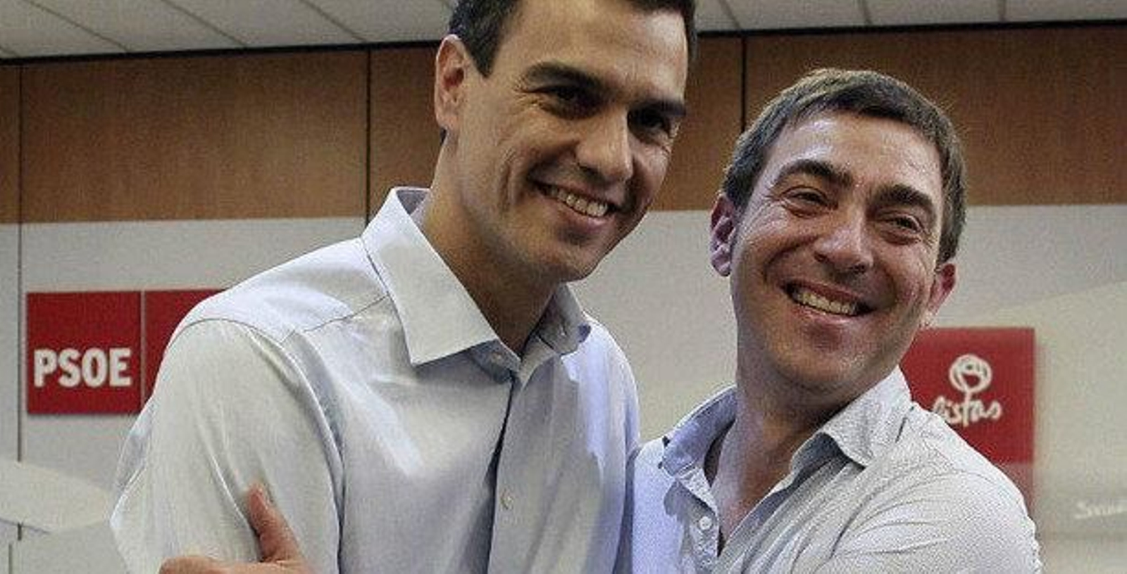 Pedro Sánchez y Roberto Jiménez juntos en un acto de campaña