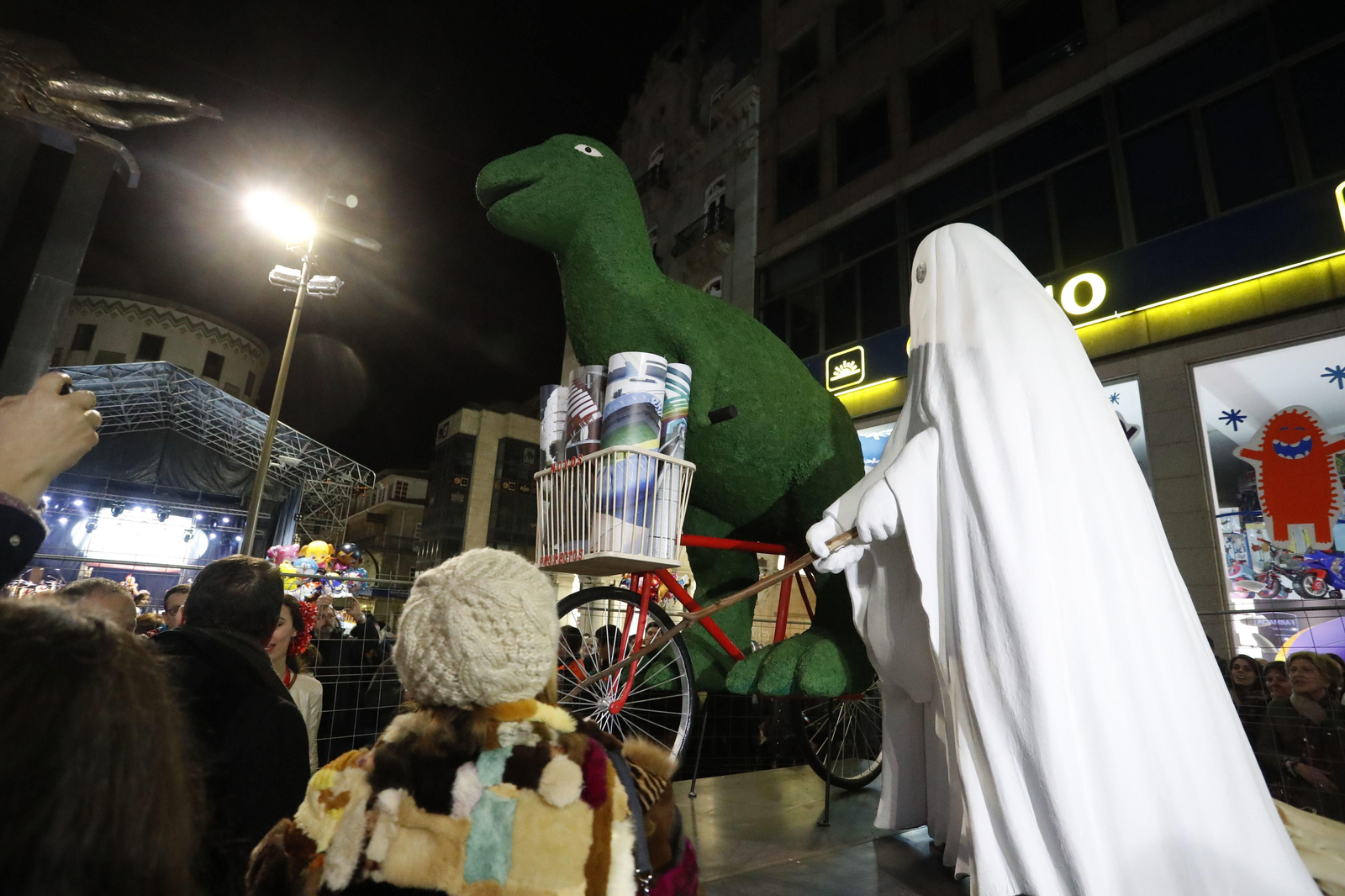 Vigo quema su Meco en medio de la traca final del Carnaval