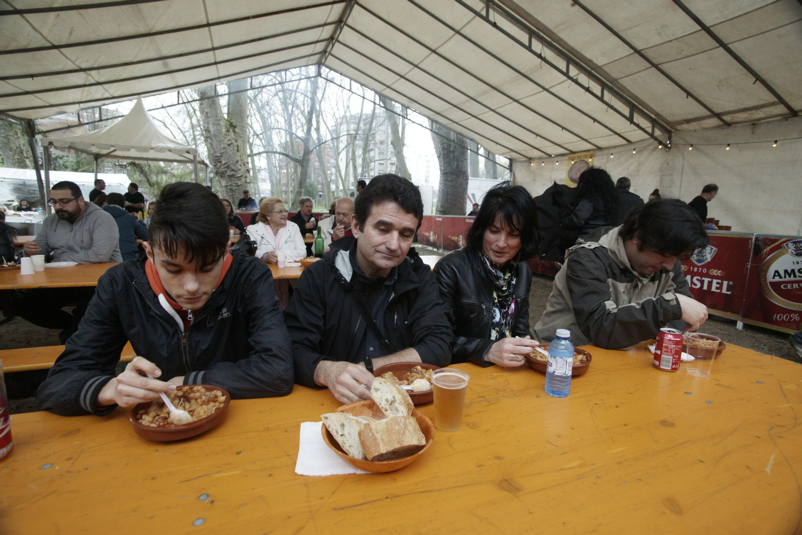 Imagen de ayer de la Festa dos Callos, que hoy volverá a abrir sus puertas en Castrelos.