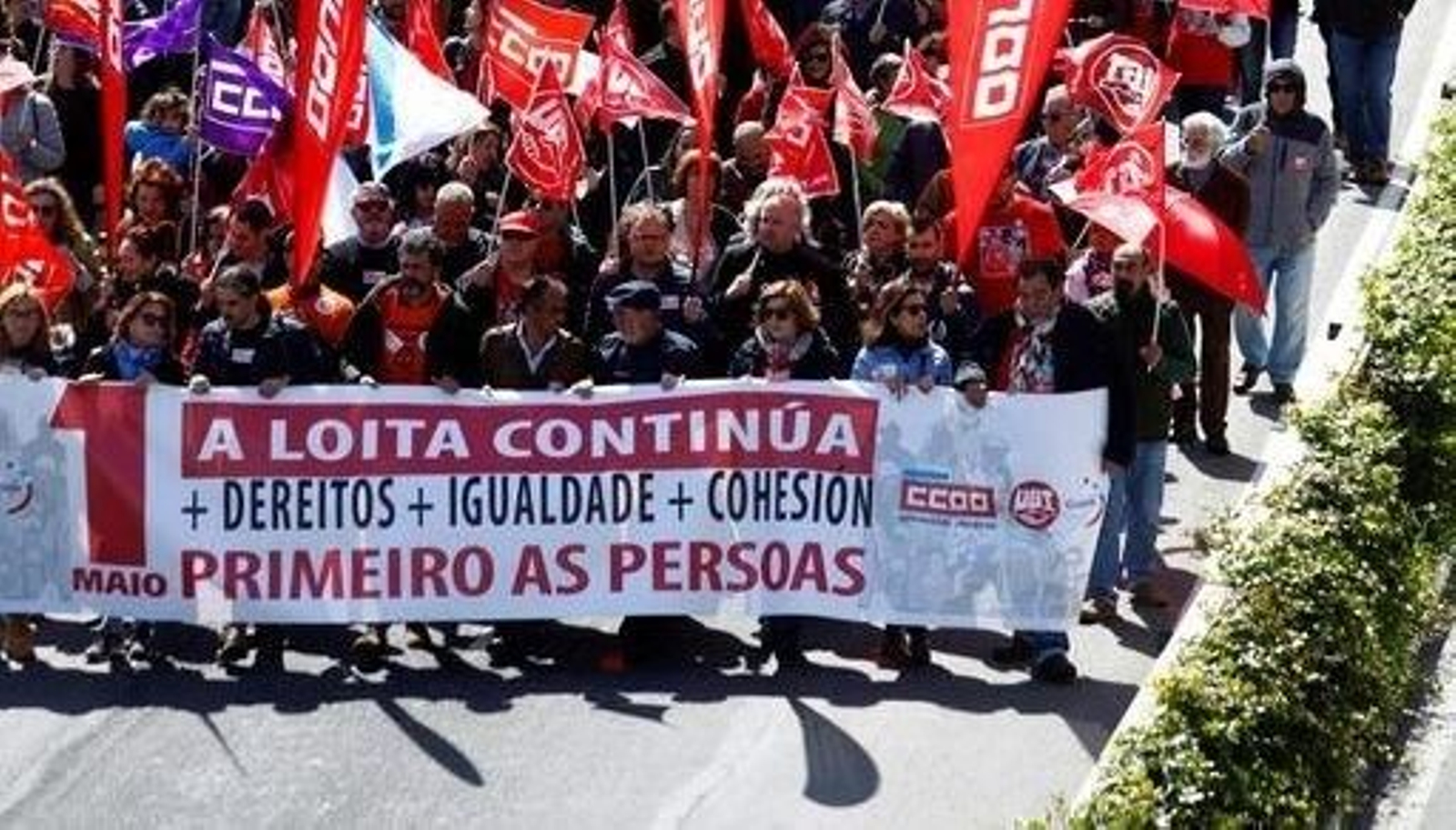 La manifestación central de UGT y CC OO en Galicia fue en A Coruña bajo el lema "A loita continúa. Primeiro as persoas".