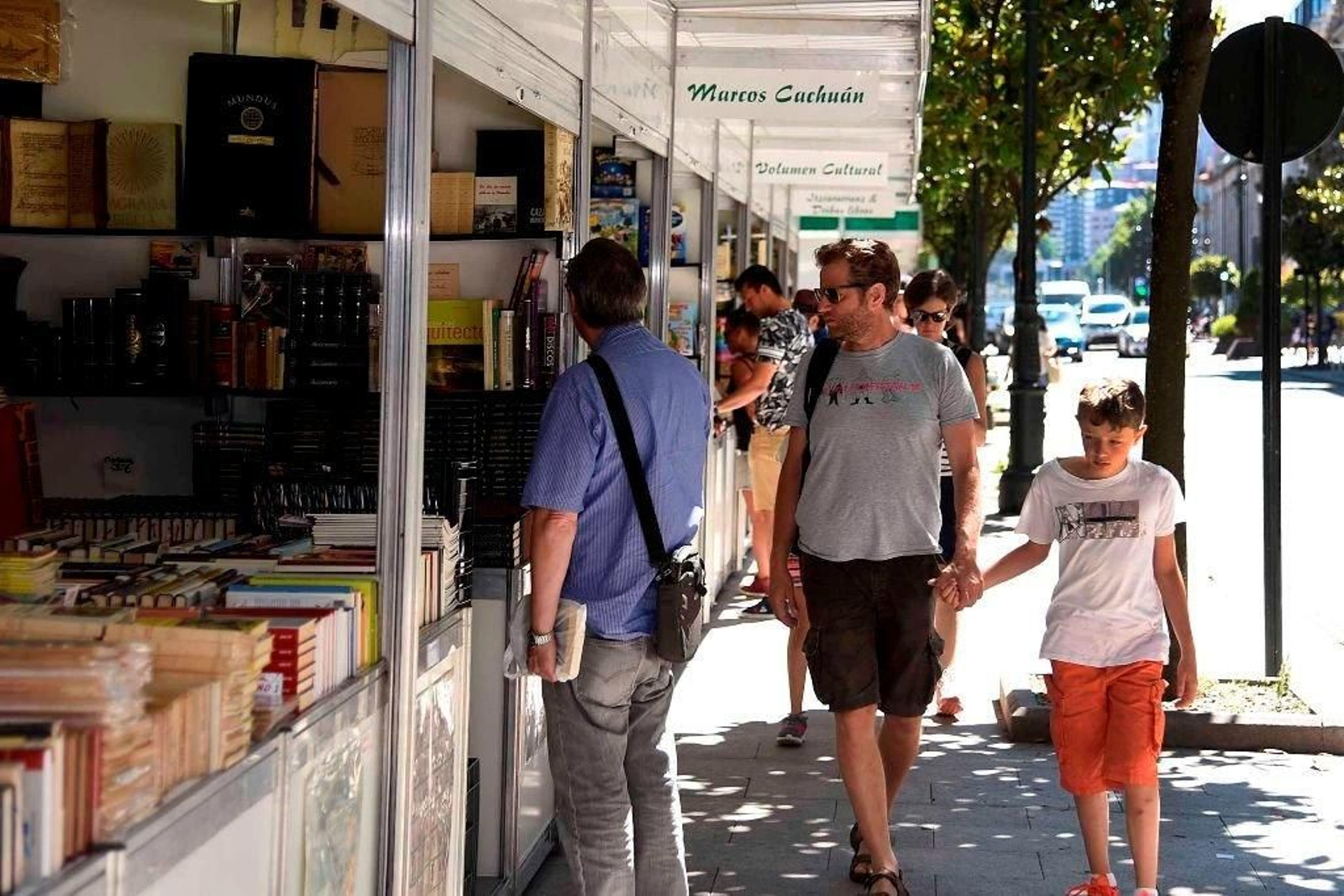 La Feria del Libro Antiguo y de Ocasión estará abierta por la mañana de 10.30 a 14 horas, y por la tarde, de 17 a 21.30 horas.