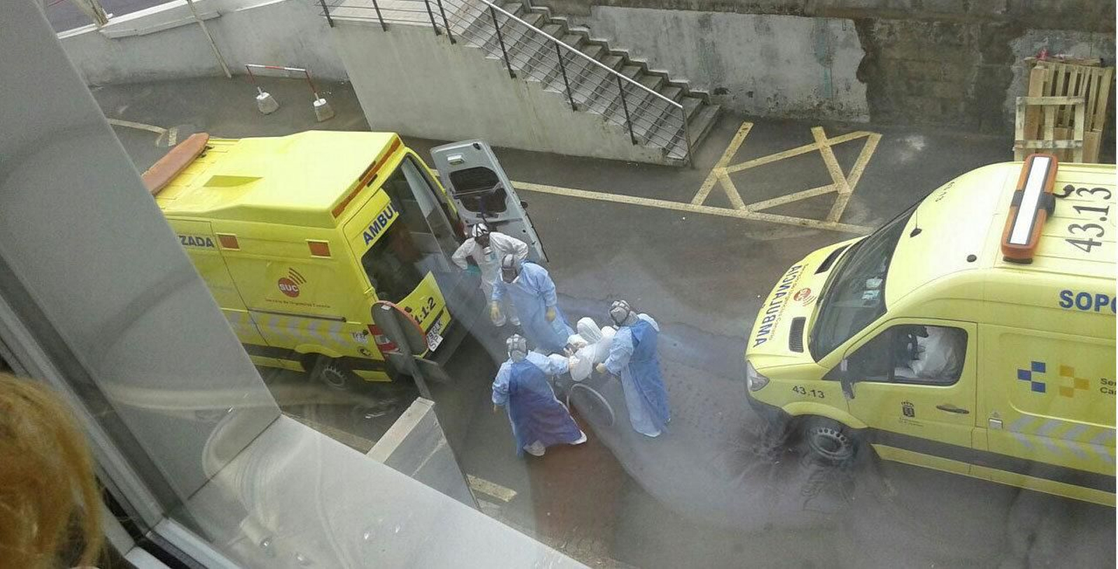 Imagen de la llegada del posible caso de ébola al Hospital Universitario de La Candelaria