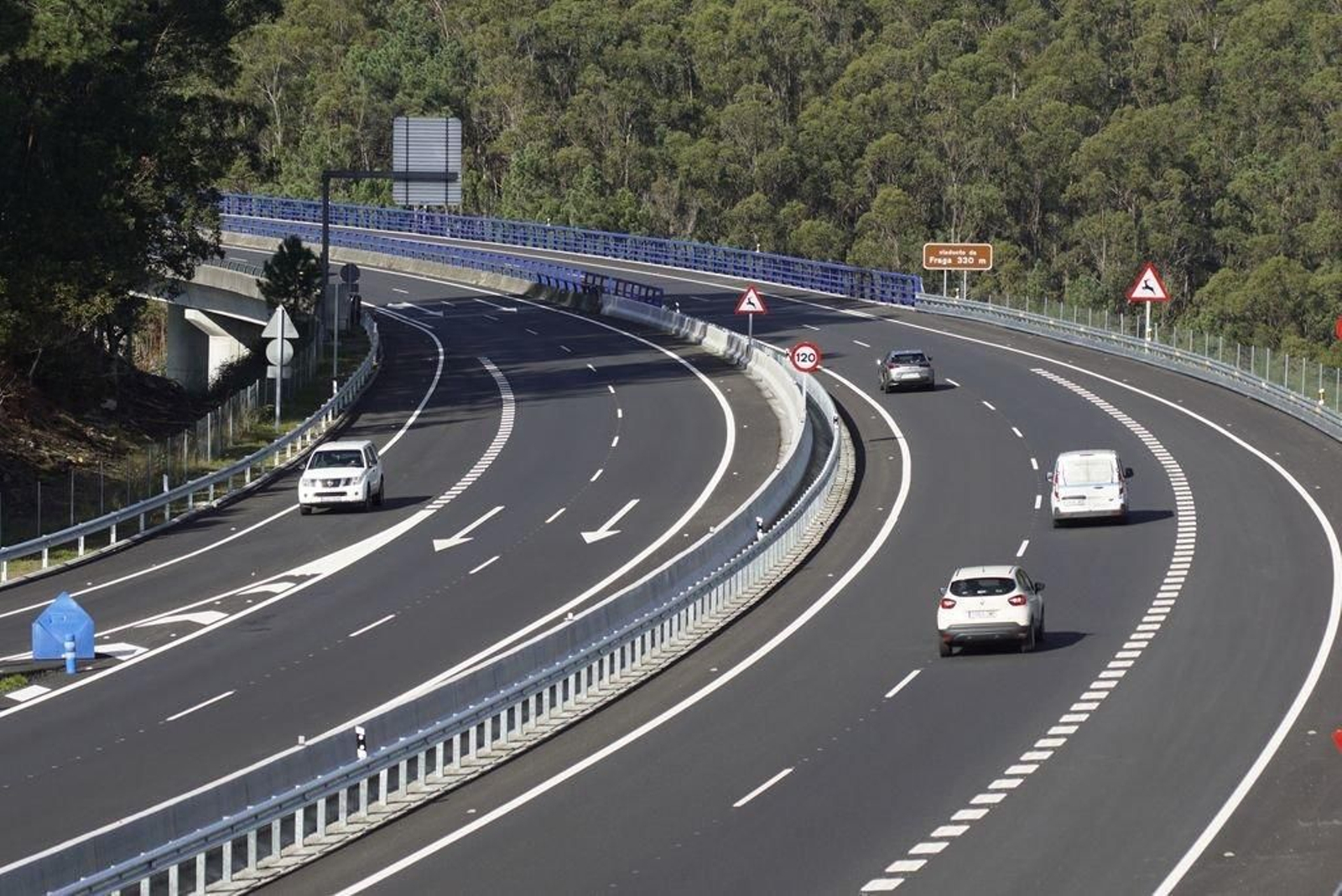Tráfico ayer por la Autovía del Morrazo, que une Vigo y Cangas en apenas 20 minutos.