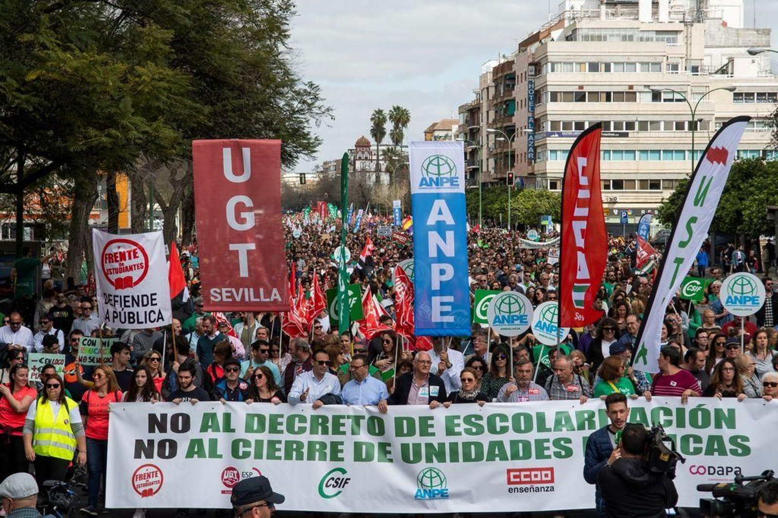 Cabecera de la manifestación que recorrió las calles de Sevilla.