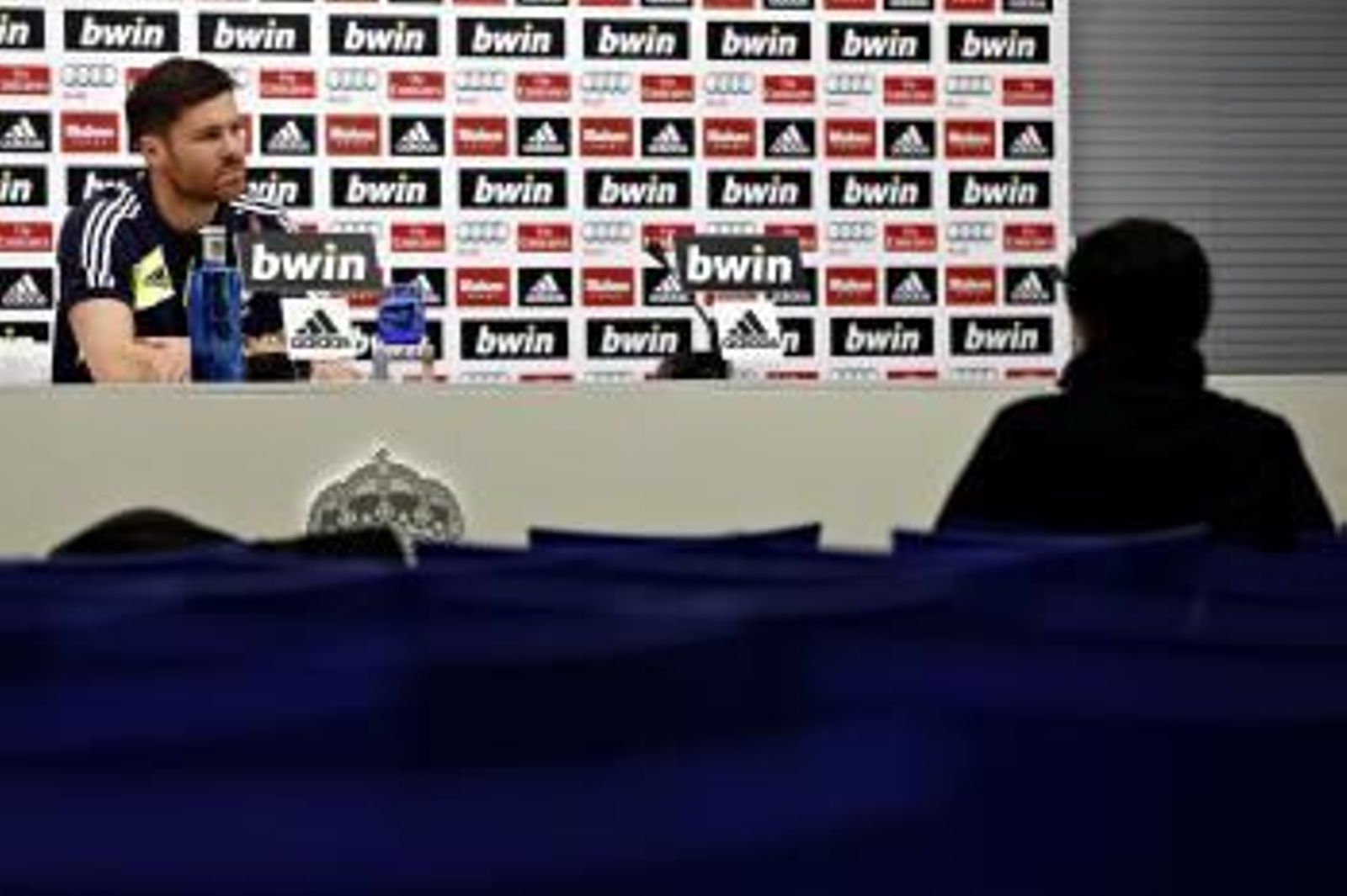 El centrocampista del Real Madrid, Xabi Alonso, durante la rueda de prensa