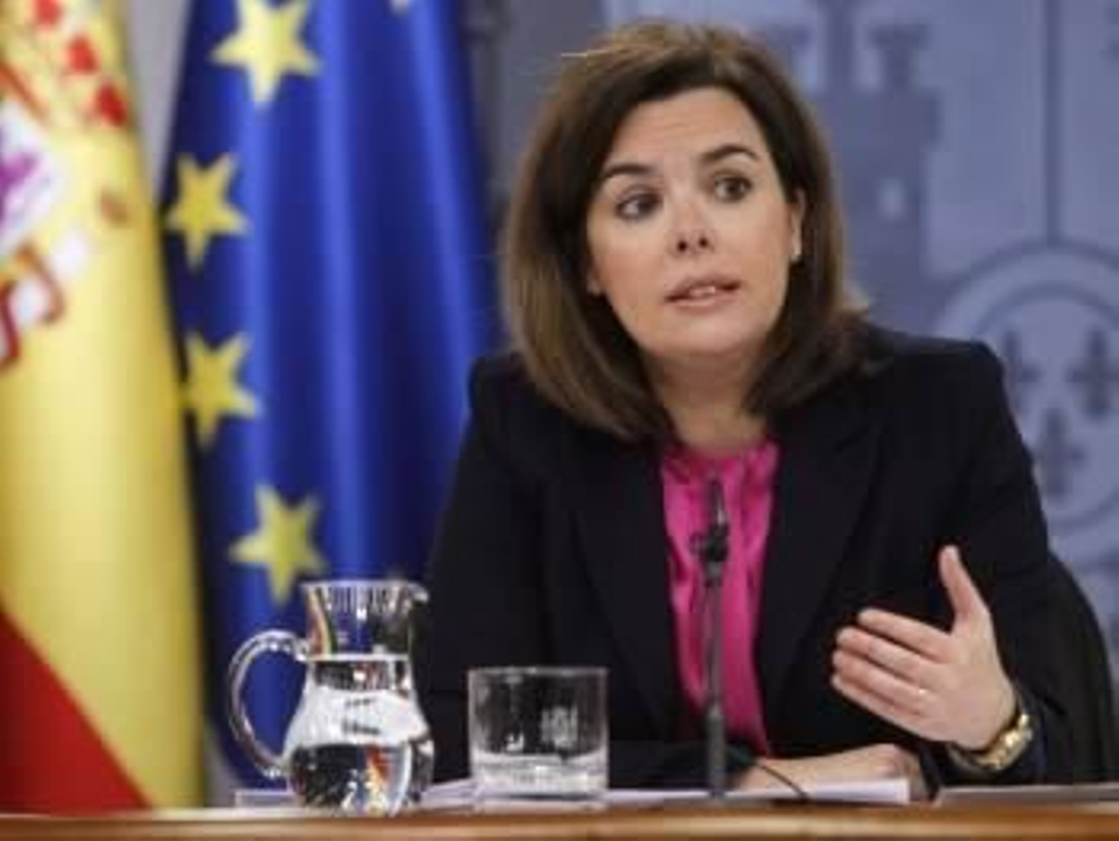 La vicepresidenta del Gobierno, Soraya Sáenz de Santamaría, en rueda de prensa tras el Consejo de Ministros. (Foto: F. ALVARADO)