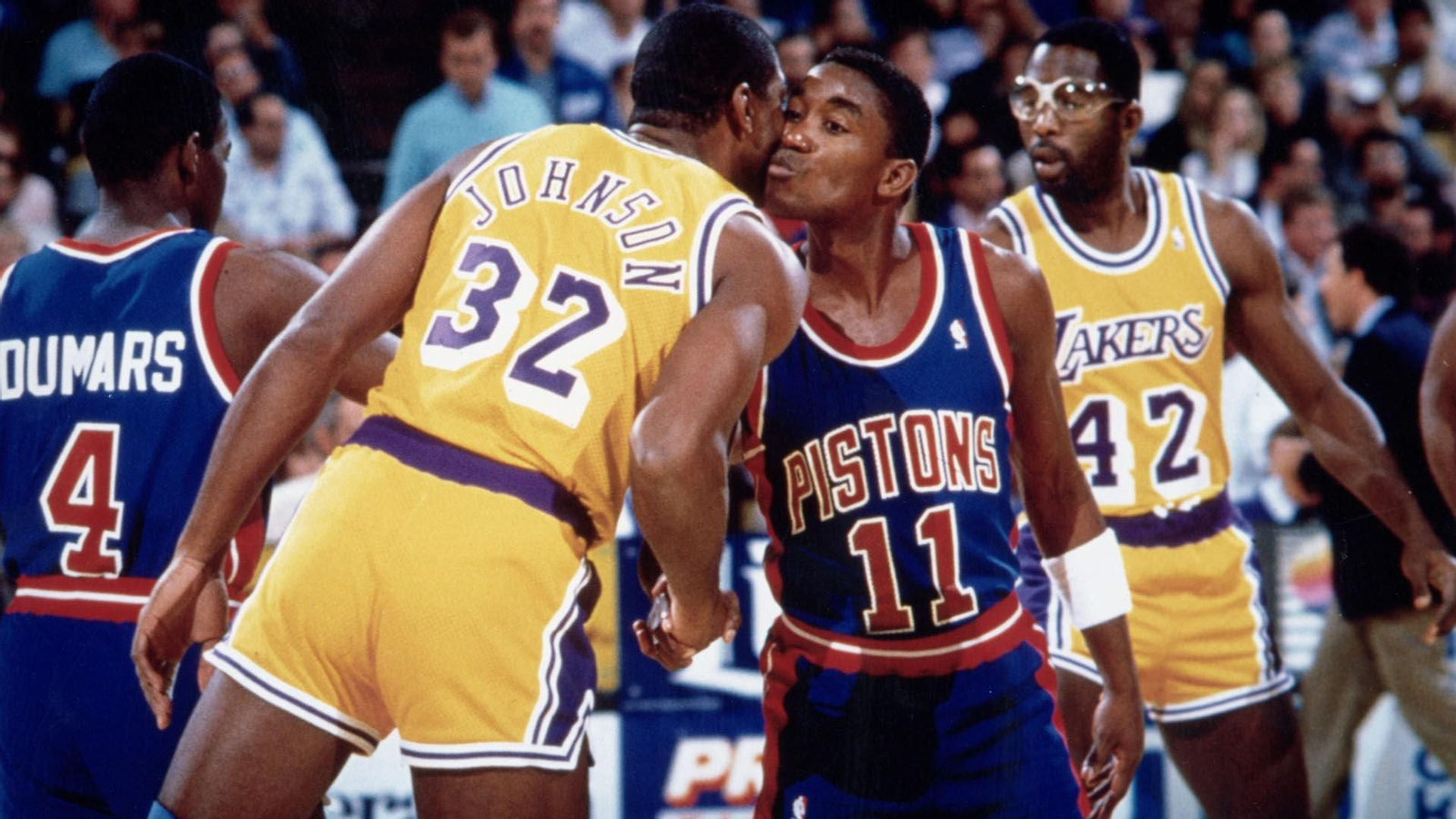 Magic Johnson y Isiah Thomas siempre se besaron antes de sus partidos.