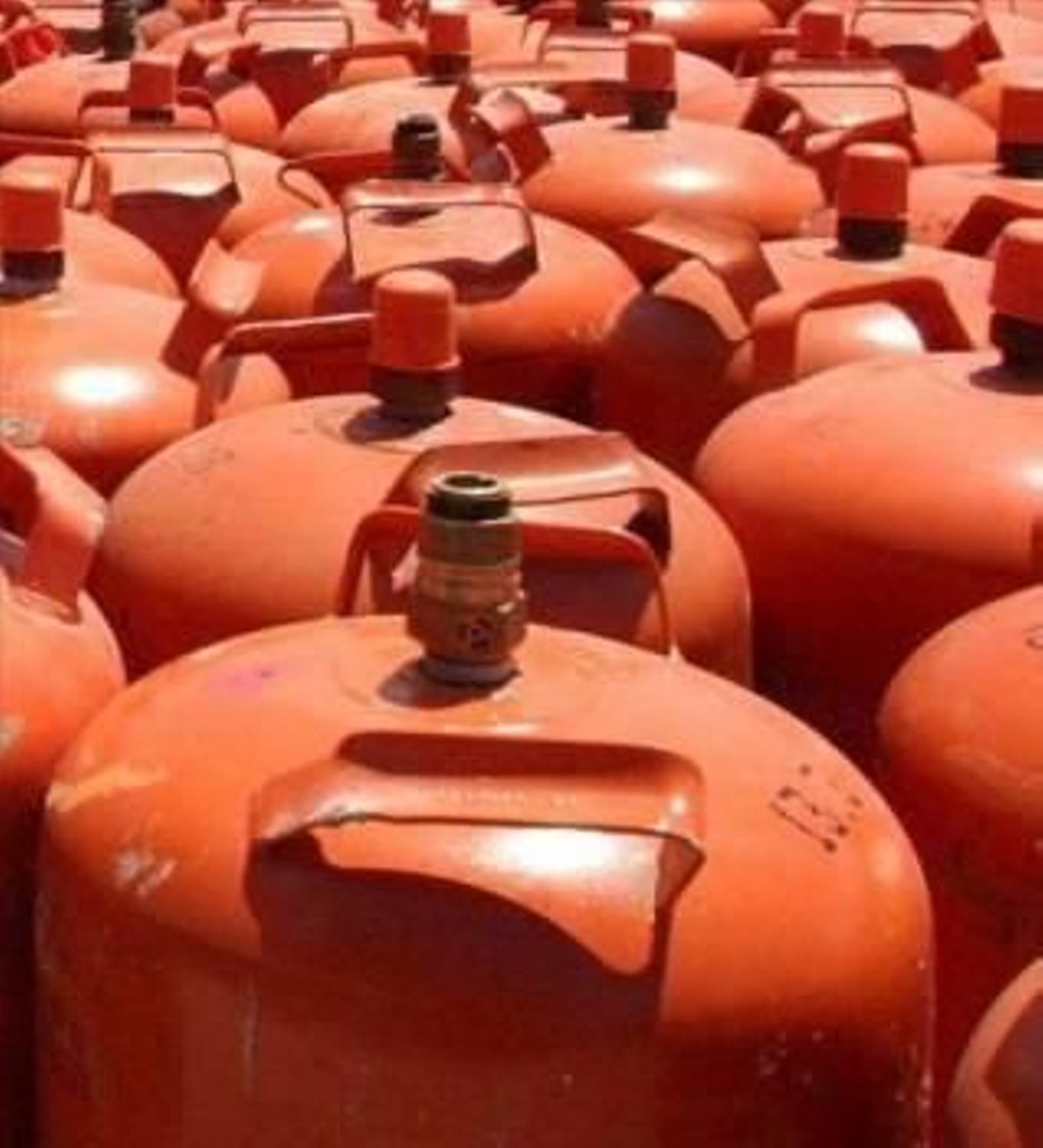 La bombona de butano costará mañana  14,8 euros (Foto: Archivo)