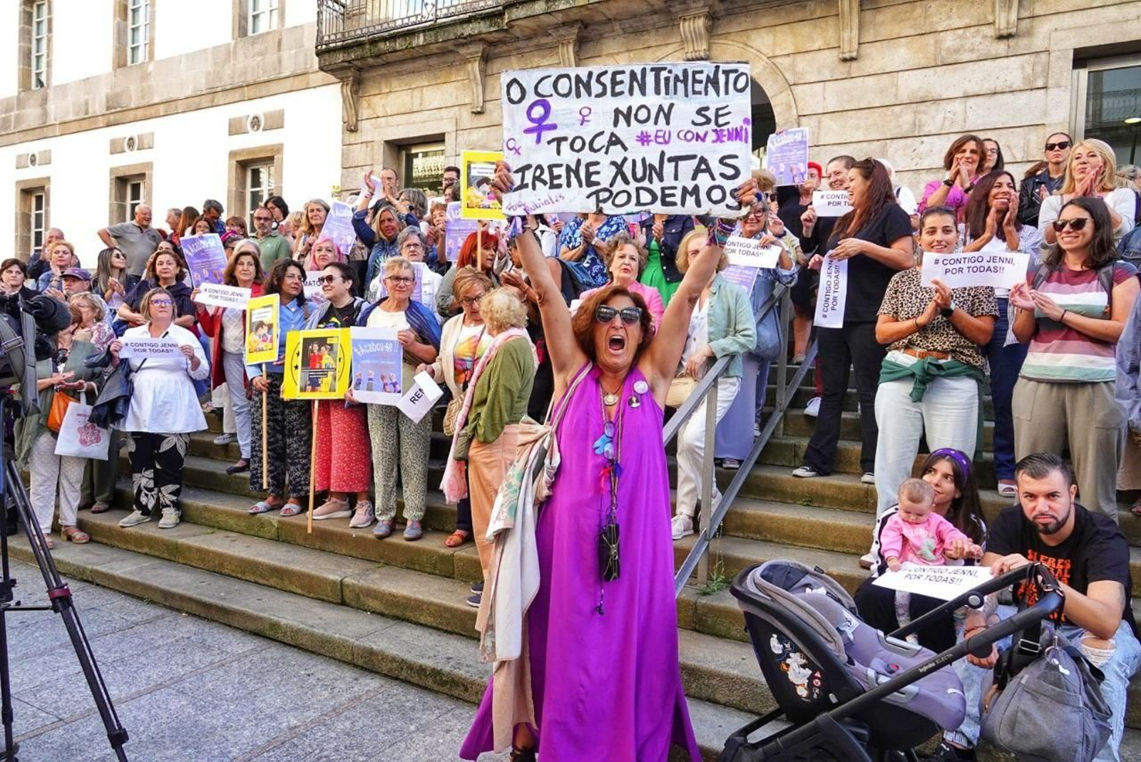 Concentración en apoyo a Jenni Hermoso en Vigo. // Vicente Alonso