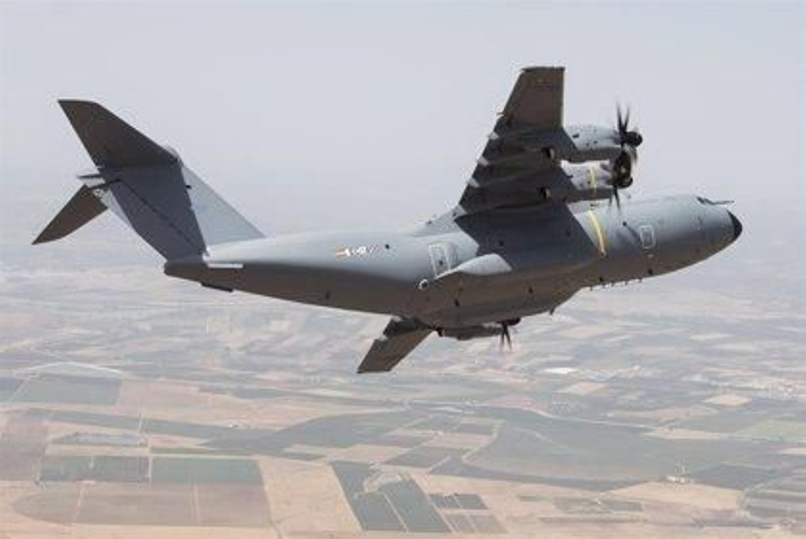 El primer avión A400M de las Fuerzas Armadas que participa en la primera fase de repatriación de los españoles ha salido de Zaragoza.