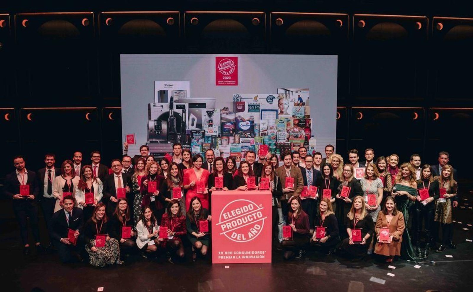 El equipo de Zelnova Zeltia con el galardón.