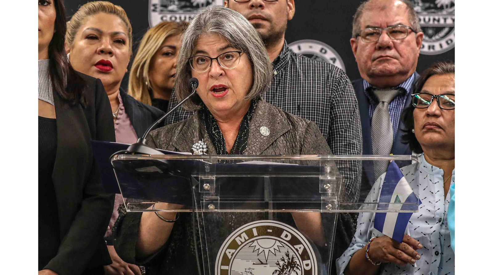 La alcaldesa del condado de Miami-Dade, Daniella Levine Cava, habla durante una rueda de prensa junto a expresos políticos nicaragüenses, en Miami, Florida (EE. UU). EFE/Giorgio Viera