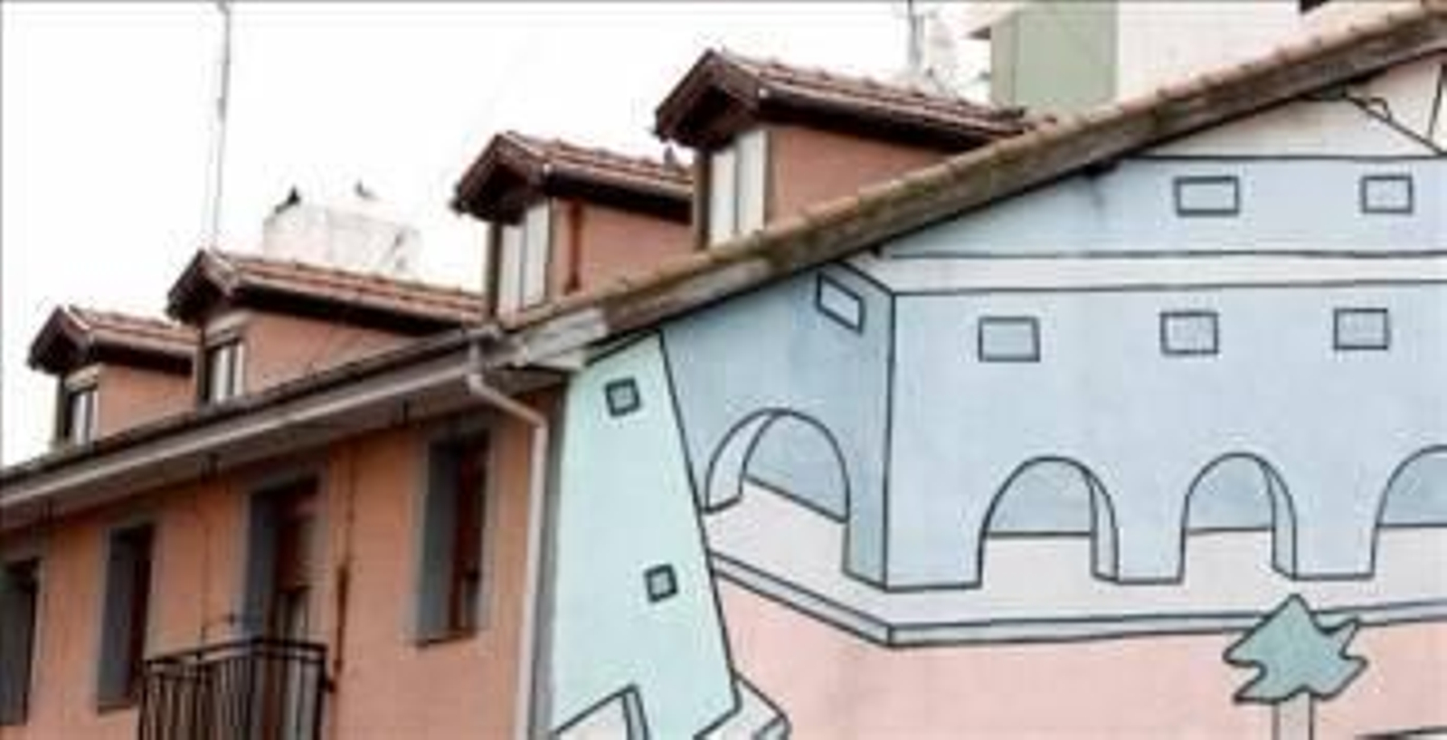 Imagen del edificio de Barakaldo donde la pasada madrugada un hombre mató a su madre. (Foto: Luis Tejido)