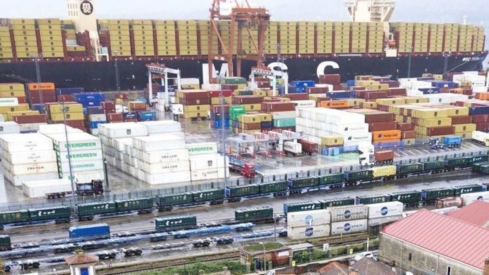 Terminal de contenedores de Guixar en Vigo, punto de salida y entrada de mercancía del mercado internacional.