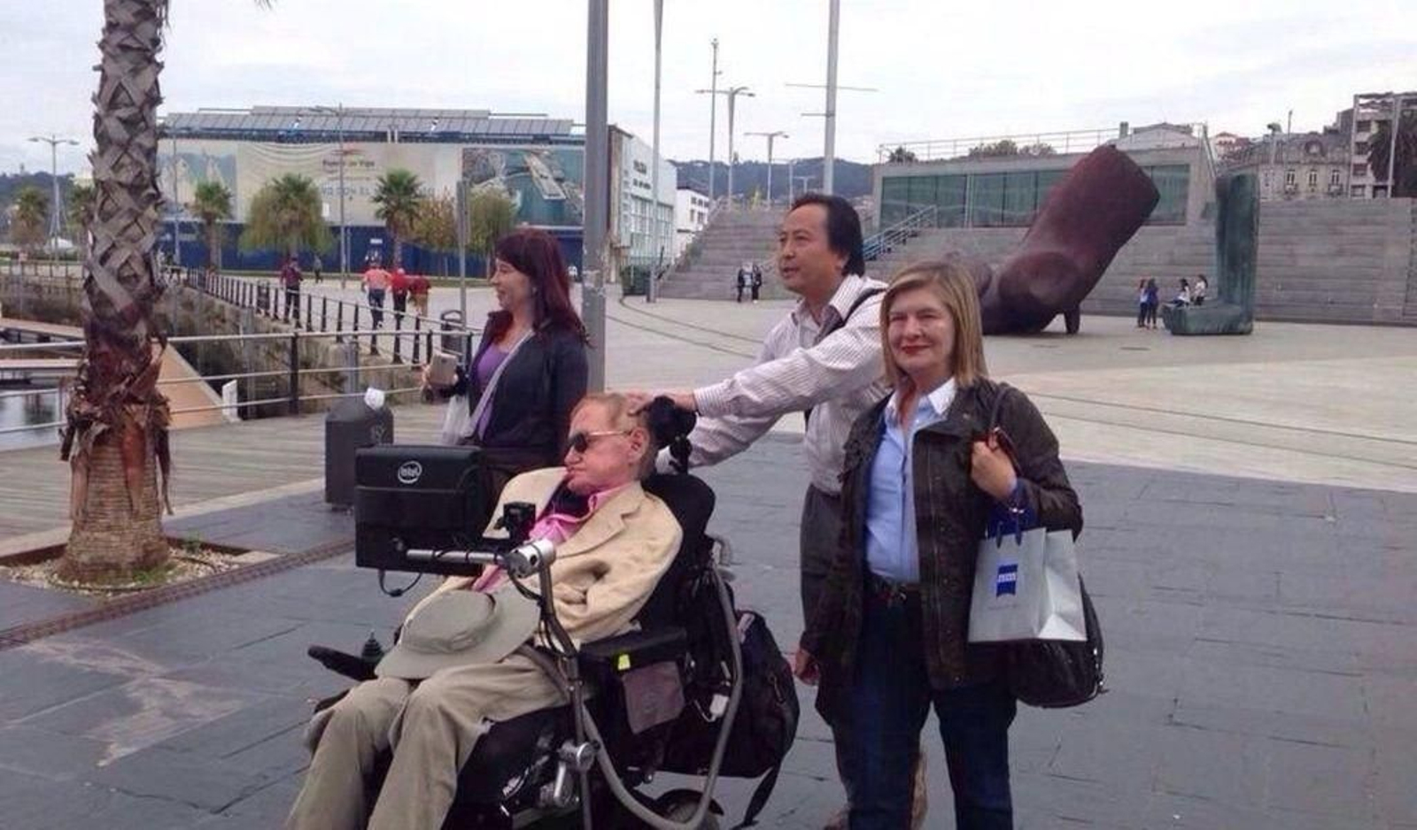 El científico Stephen Hawking, enfermo de ELA, en una escala en Vigo en marzo de 2018.