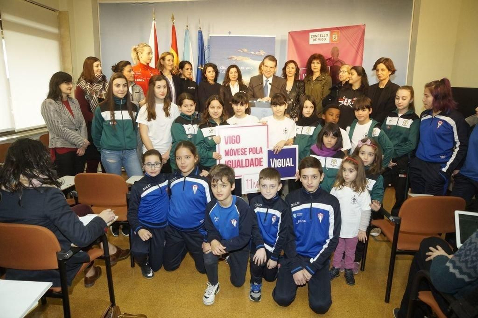 Los organizadores presentaron con el alcalde la marcha del 11 de marzo por la igualdad.