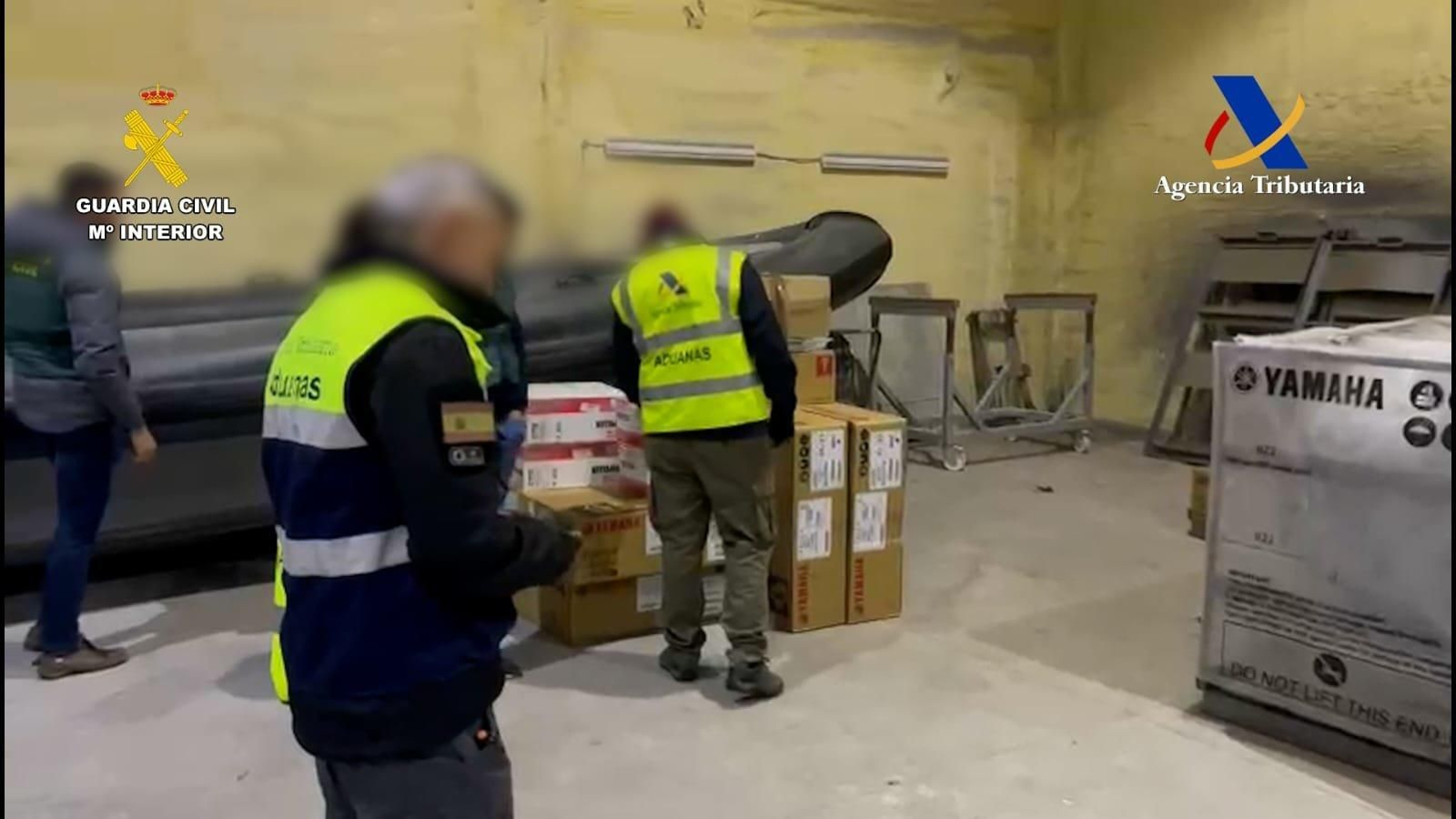 Registro en una nave por la operación 'Vodka'. // Guardia Civil