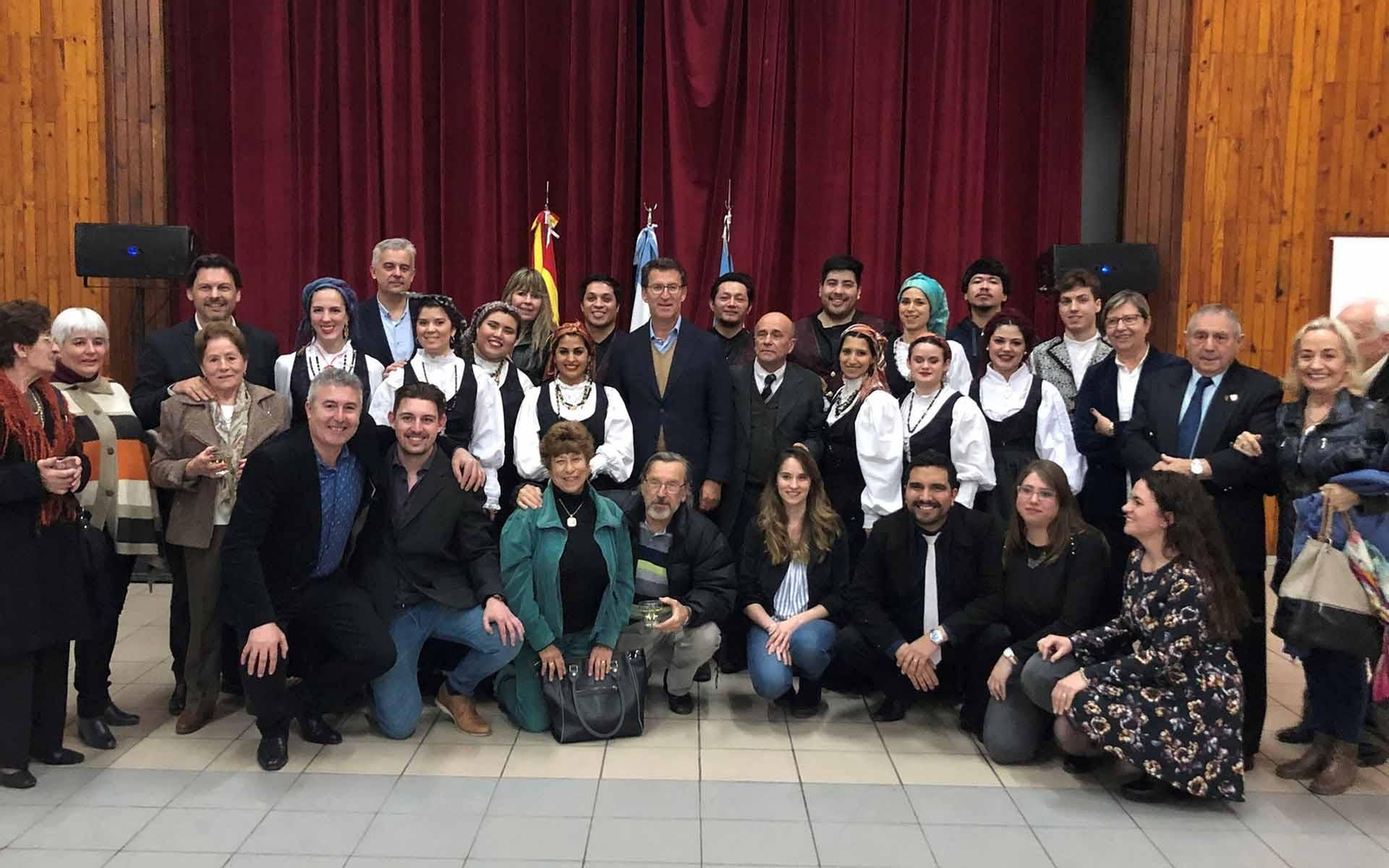 Imagen de archivo de la visita del presidente de la Xunta al Centro Gallego de Comodoro Rivadavia el pasado mes de septiembre